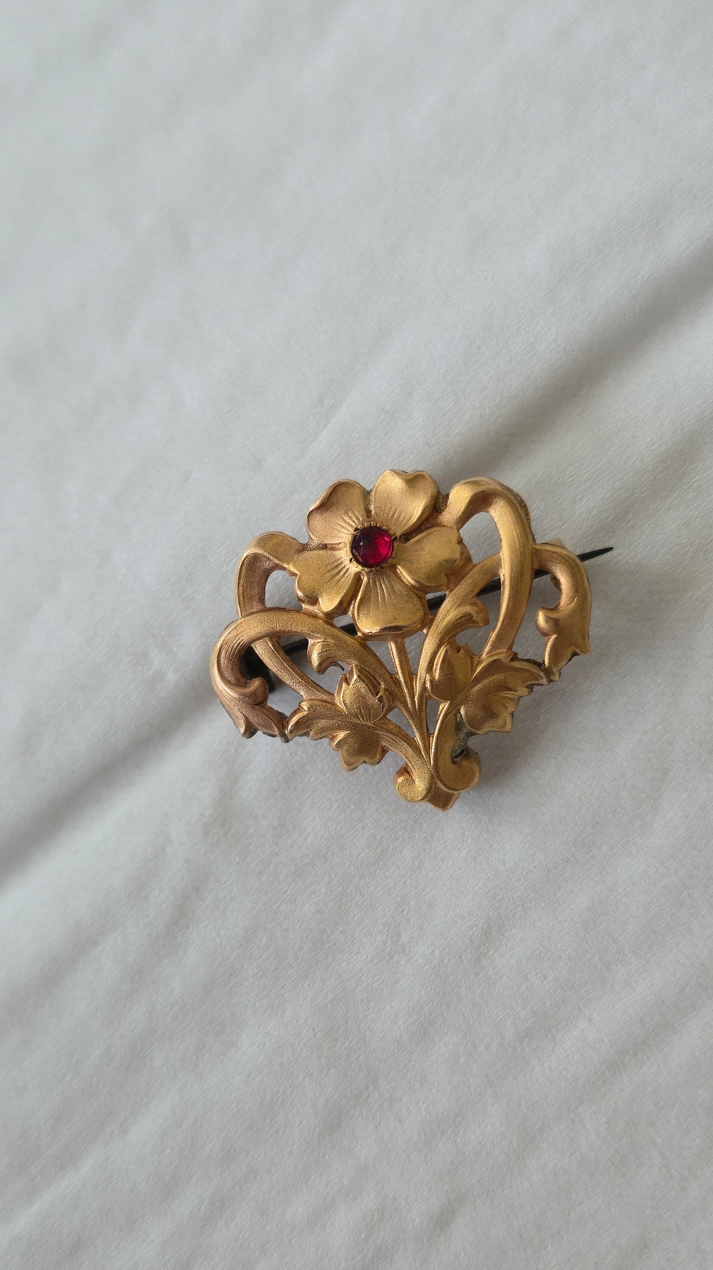 ORIA Art Nouveau Brooch | Gold-Plated | Ruby Paste | Small | Very Good