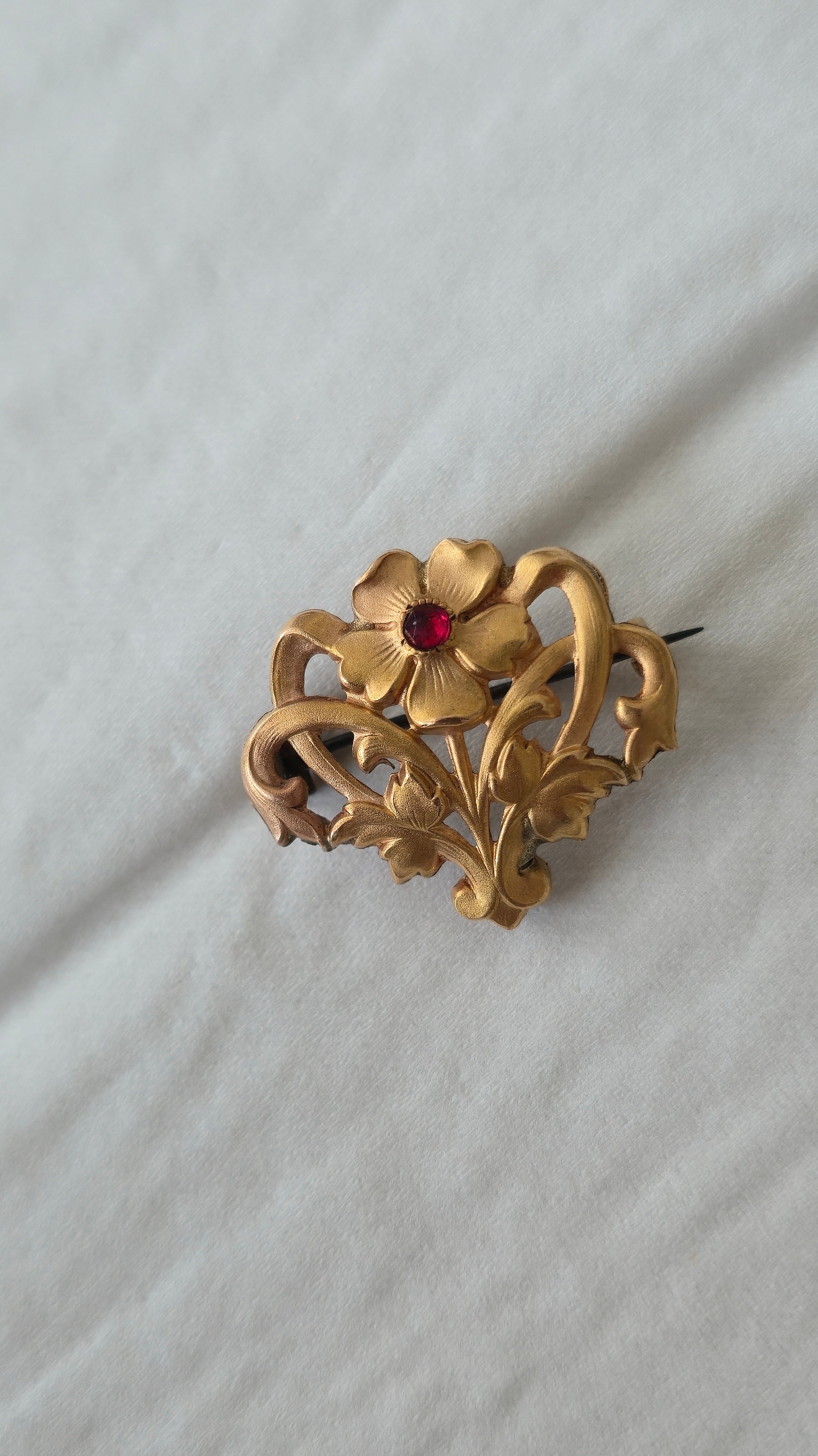 ORIA Art Nouveau Brooch | Gold-Plated | Ruby Paste | Small | Very Good