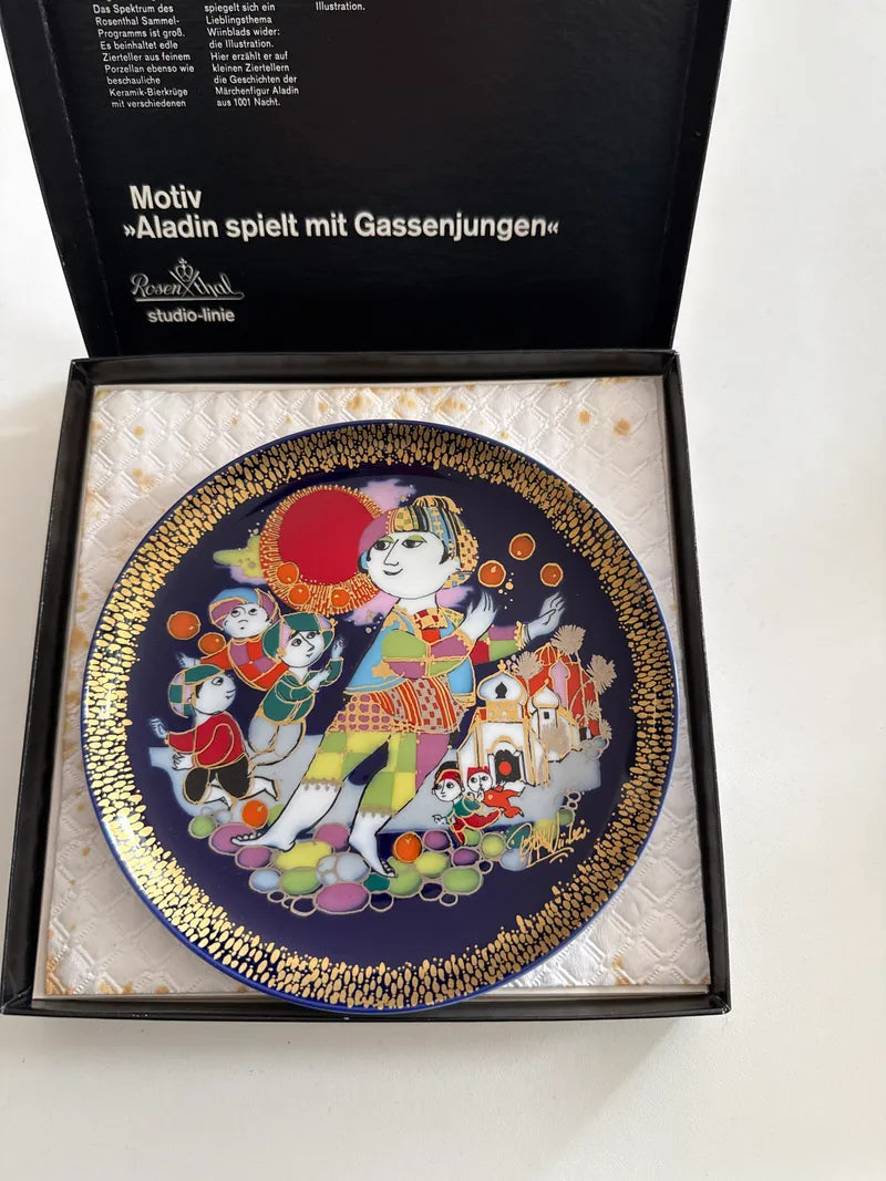 Rosenthal Sammel-Teller Aladin spielt mit Straßenjungen – Bjørn Wiinblad, sehr gut