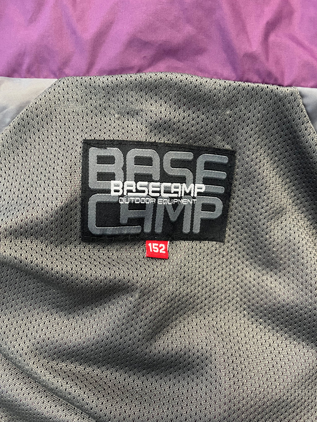 Basecamp Outdoor Equipment Windbreaker – Gr. 152, Lila, Sehr Gut