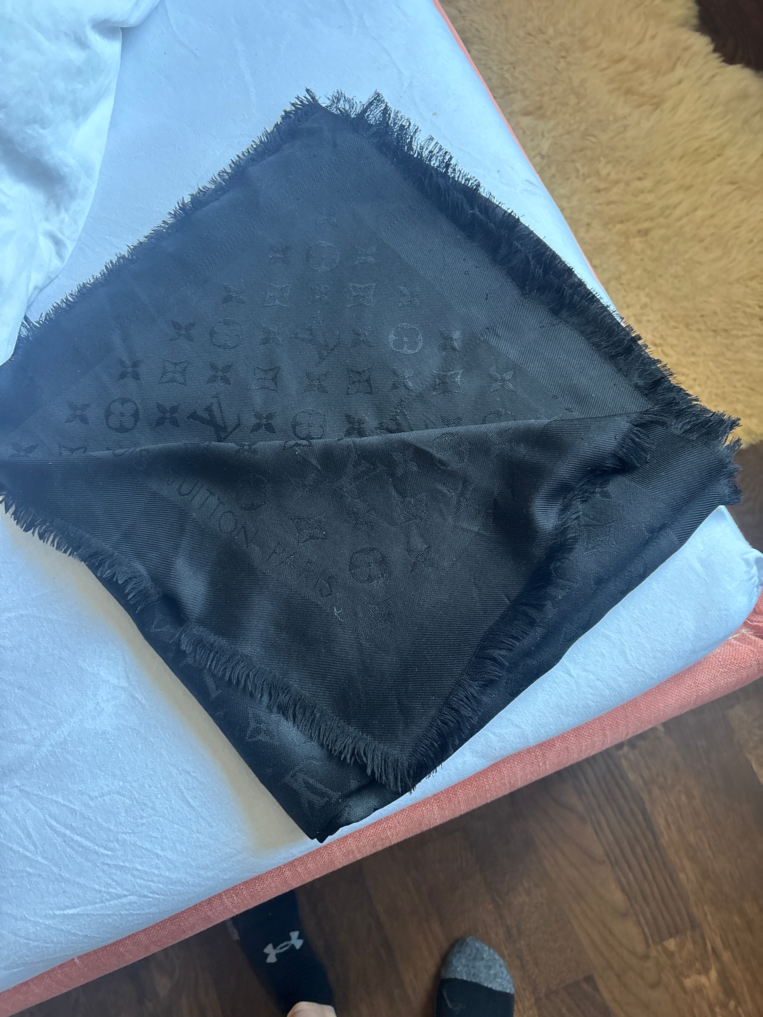 Louis Vuitton Monogram Shawl Schwarz – guter Zustand, ca. 142 x 142 cm