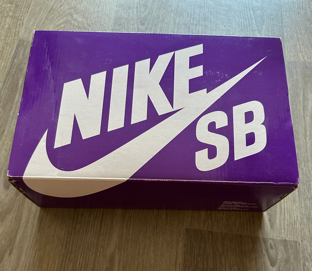 Nike SB Dunk Low City of Love Burgundy Crush EU 42 Sehr Gut