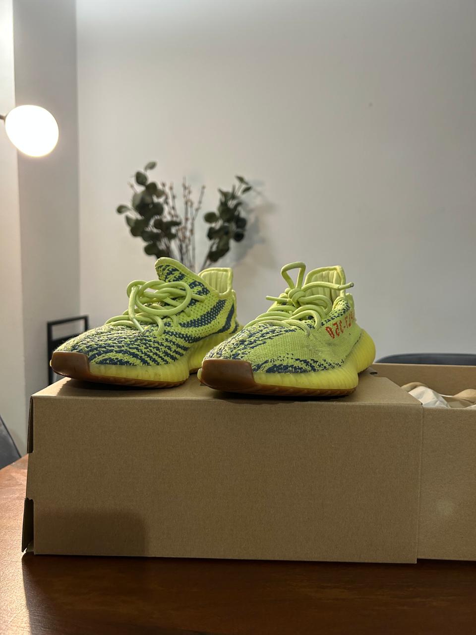 Adidas Yeezy Boost 350 V2 Semi Frozen Yellow EU 36 / UK 3,5 – Guter Zustand