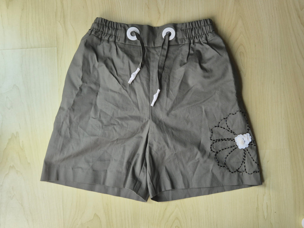 Alessandro Dell’Acqua Bermuda Shorts – XS/S – Armygrün – 3D Blumenstickerei – Sehr gut