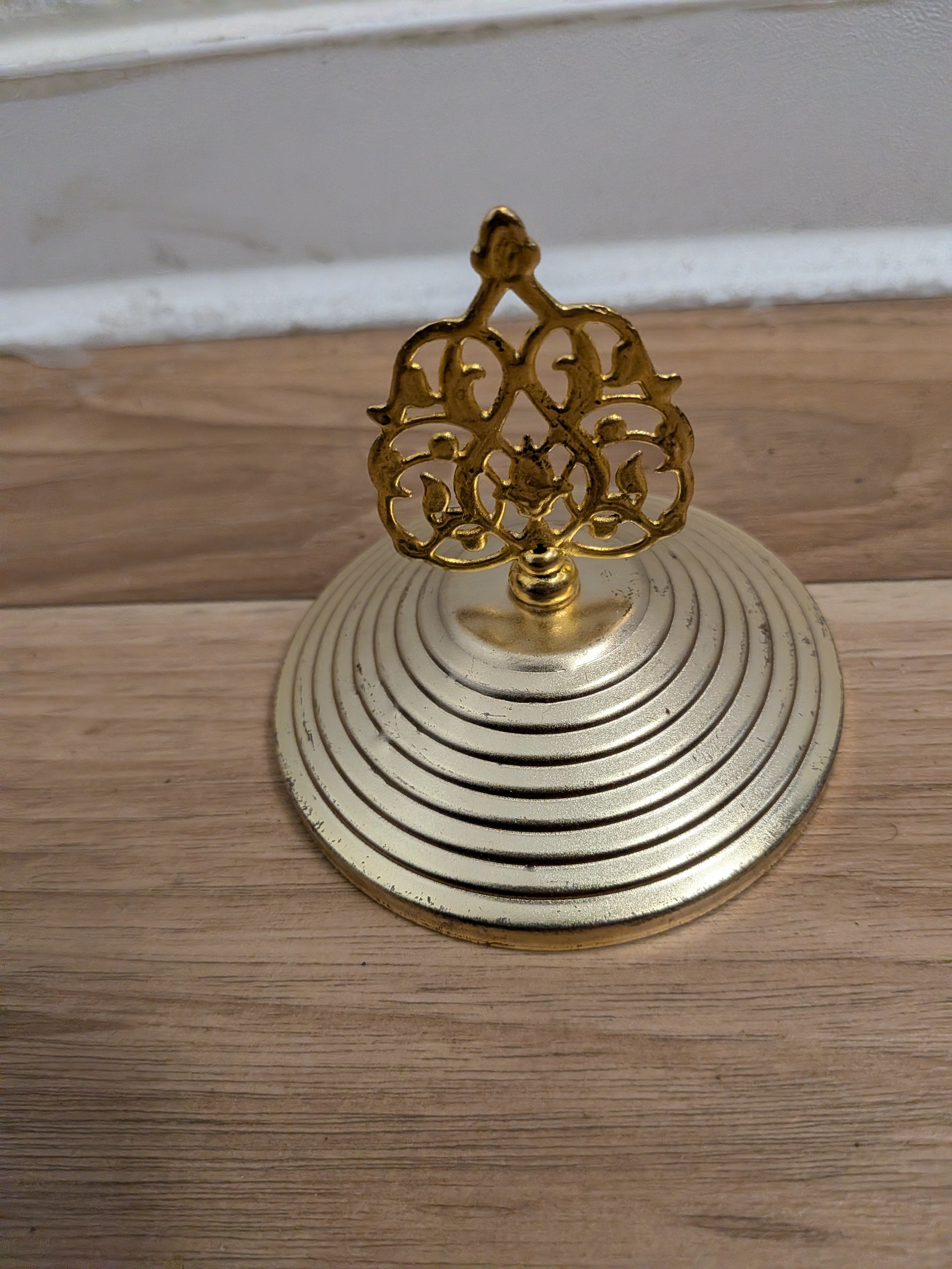Vintage Glas-Dekanter mit Metalldeckel & Rosendekor, ca. 25 cm, sehr gut