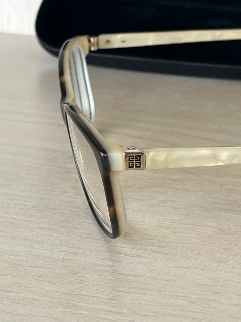 GIVENCHY VGV268 Black/Ivory Women’s Eyeglass Frame 140mm – Very Good