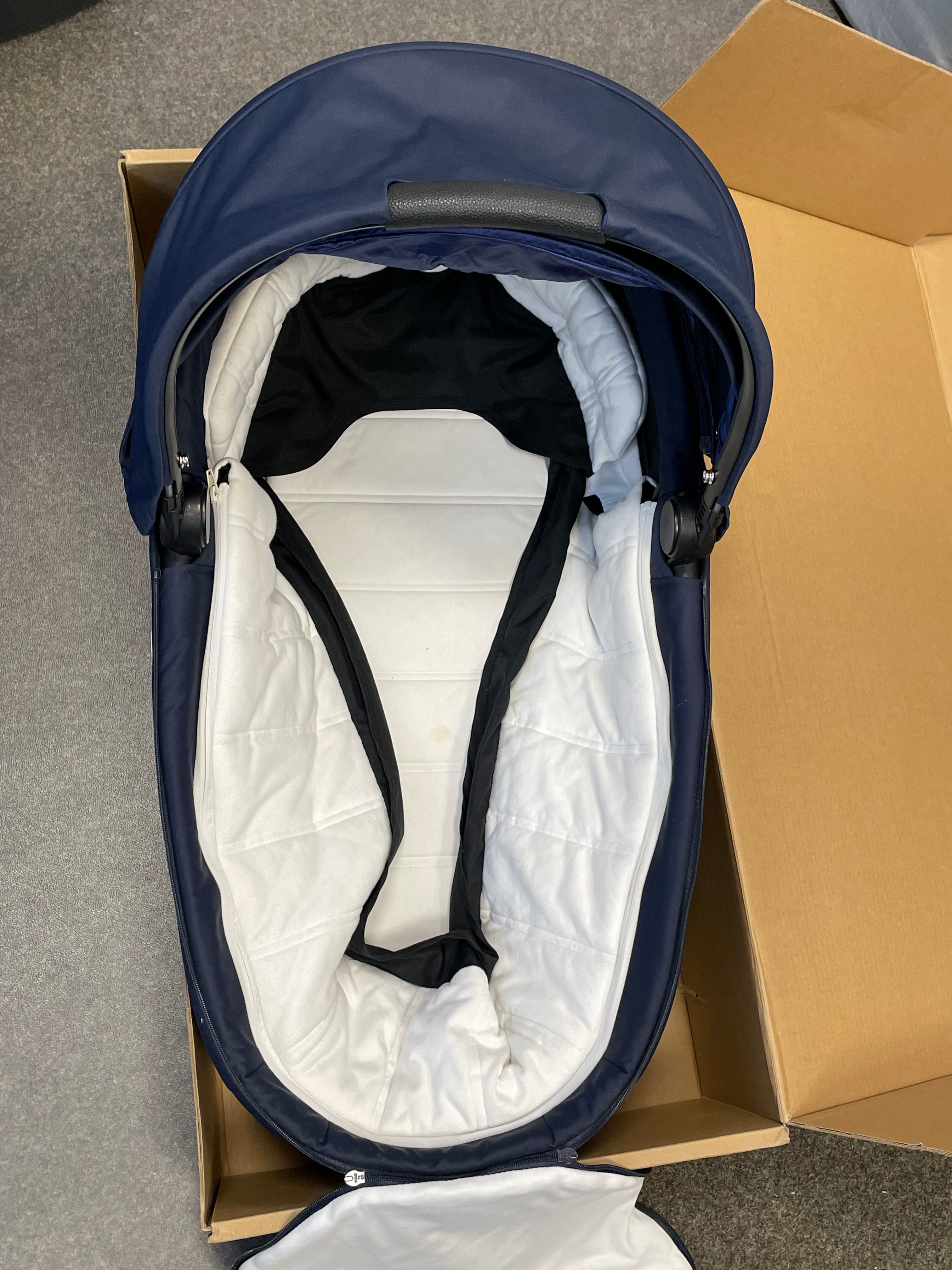 Cybex Priam Lux Carry Cot Manhattan Grey – Sehr gut, kaum benutzt, Standard