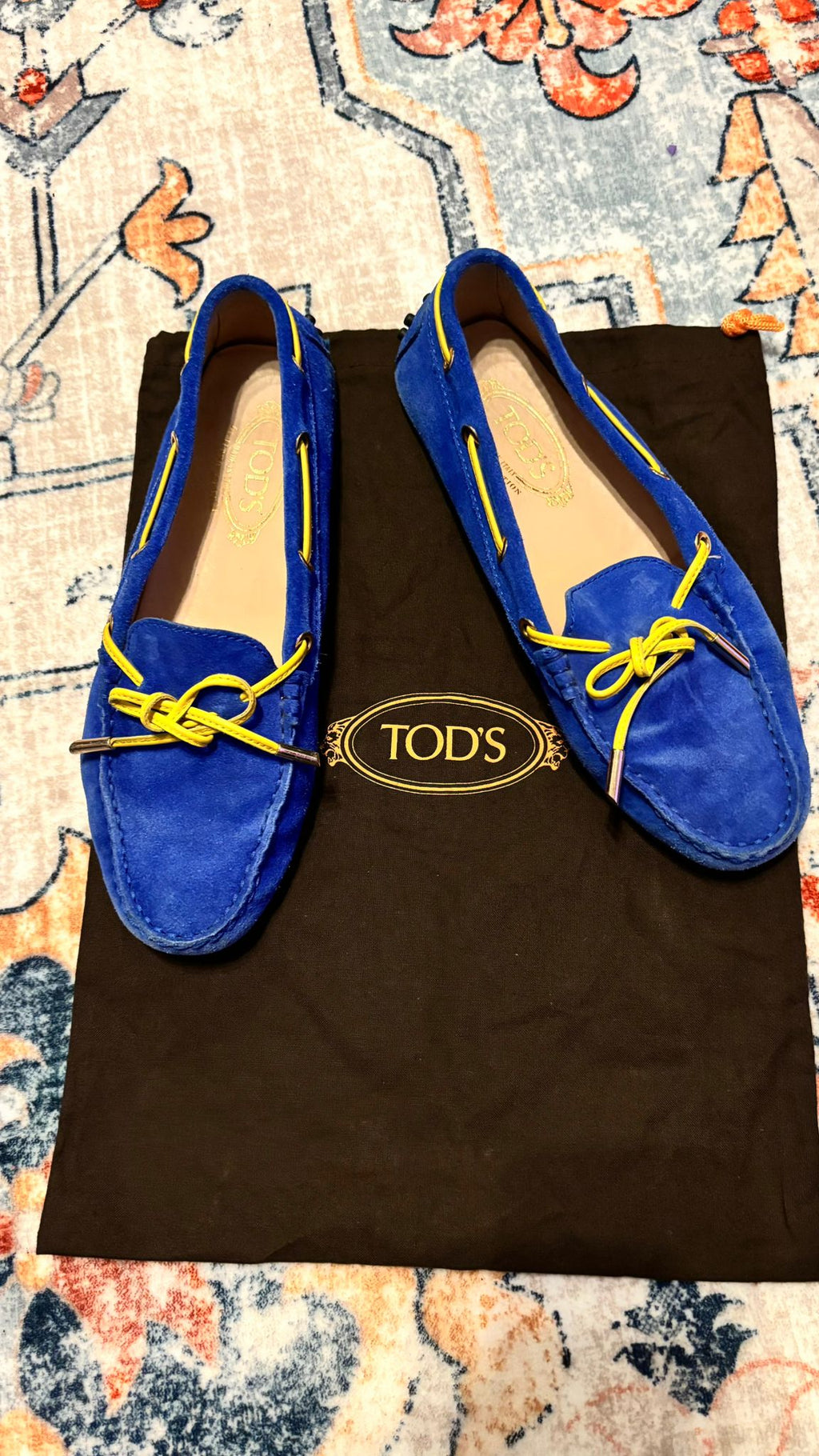 Tod’s „Gommino“ Loafer – Blau Wildleder/Gelbe Schnürung – EU 37.5 – Gut