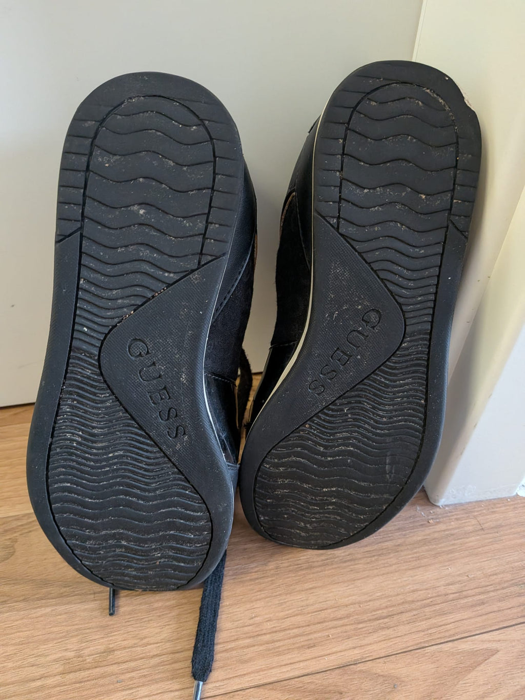 Guess “Jolies” Black & Gold Sneakers Women US 6.5 / EU 38 Good Condition