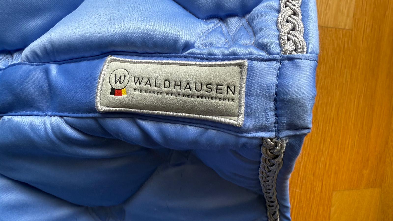 Waldhausen Schabracke Valencia Dressur Full Light Blue/Silver Satin Gut