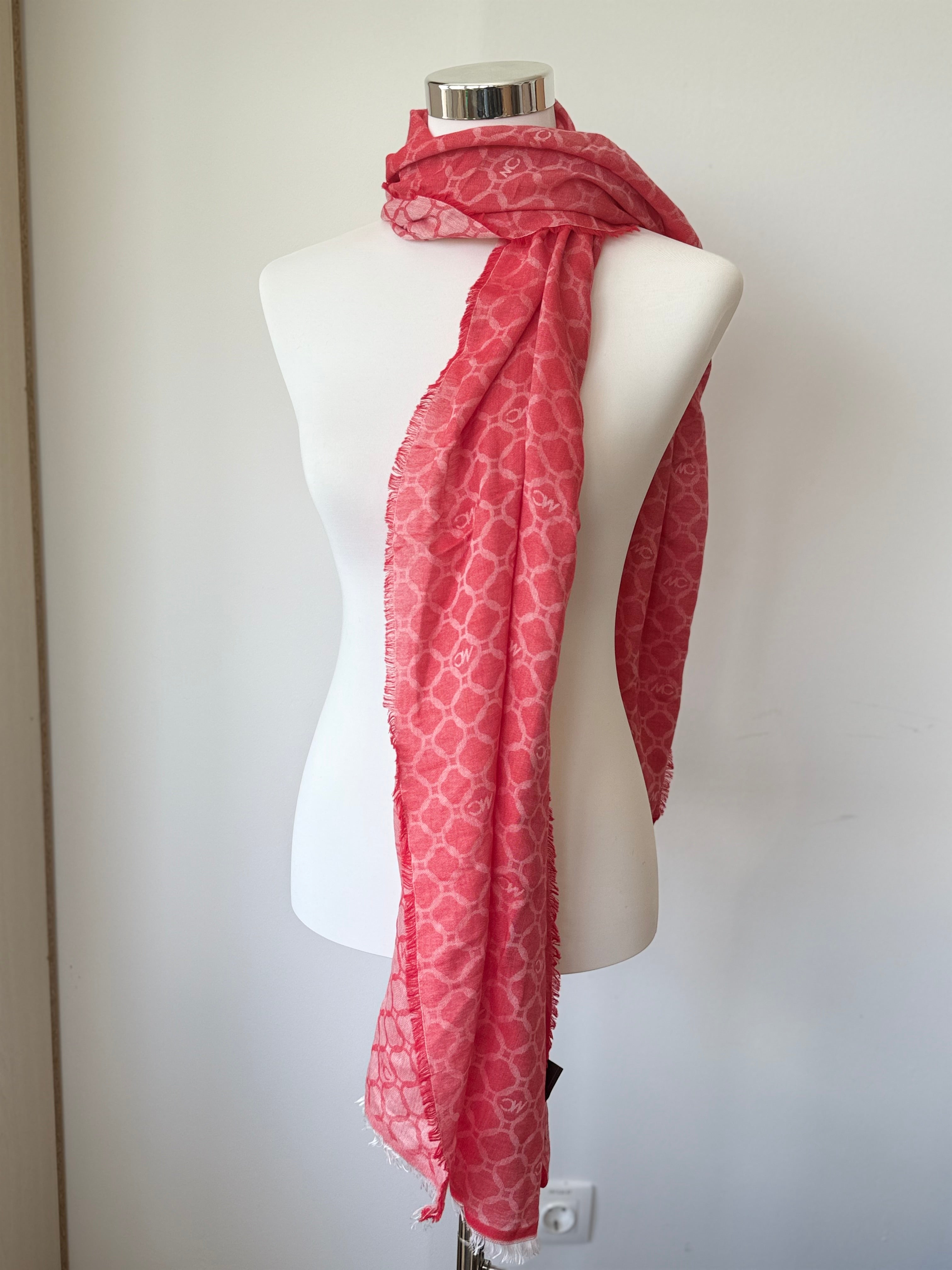 Marc Cain large scarf/wrap, red-white, very good condition