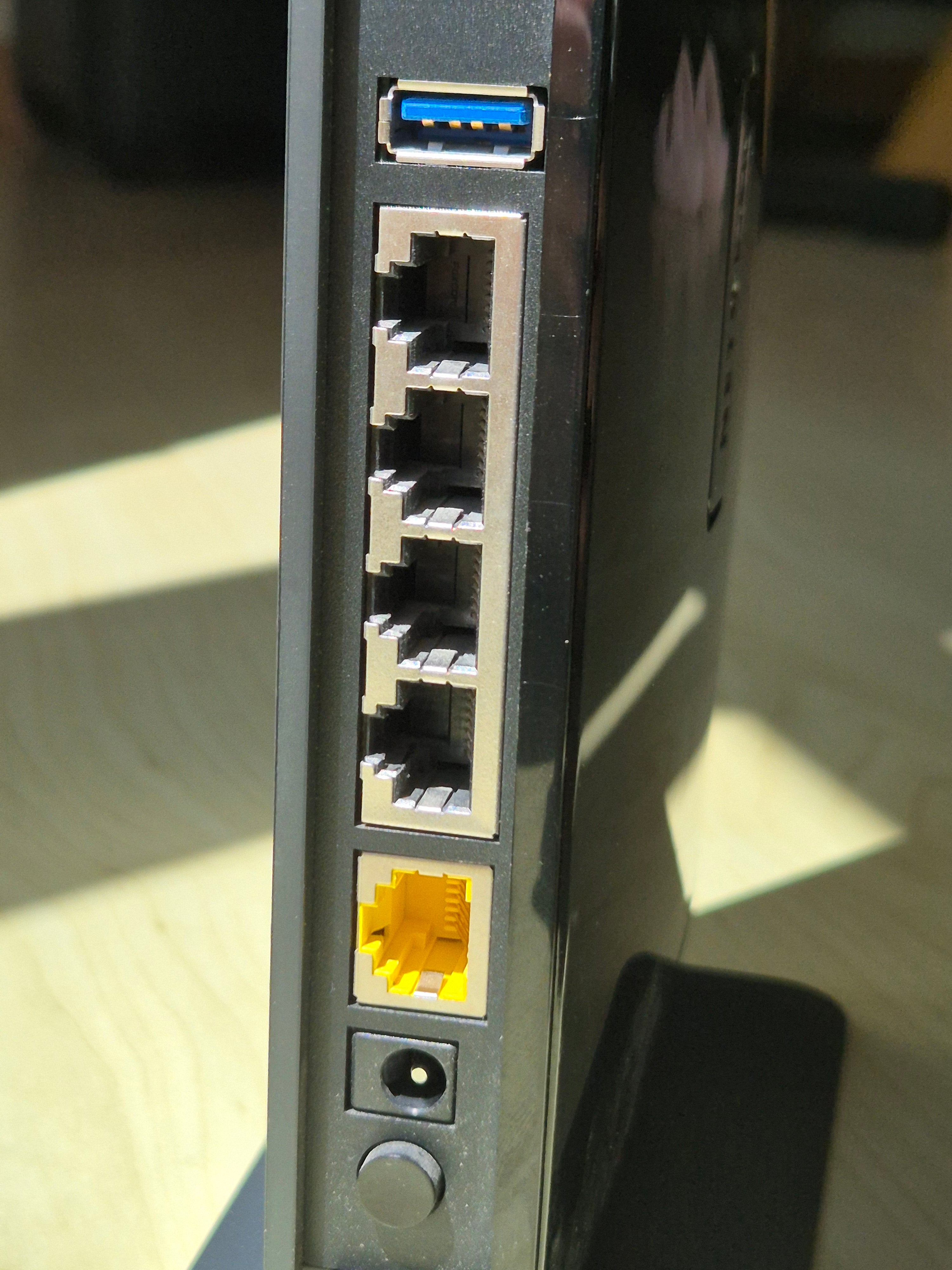 Netgear N600 WNDR3700v3 Dual-Band Gigabit WLAN Router Schwarz + Netzteil
