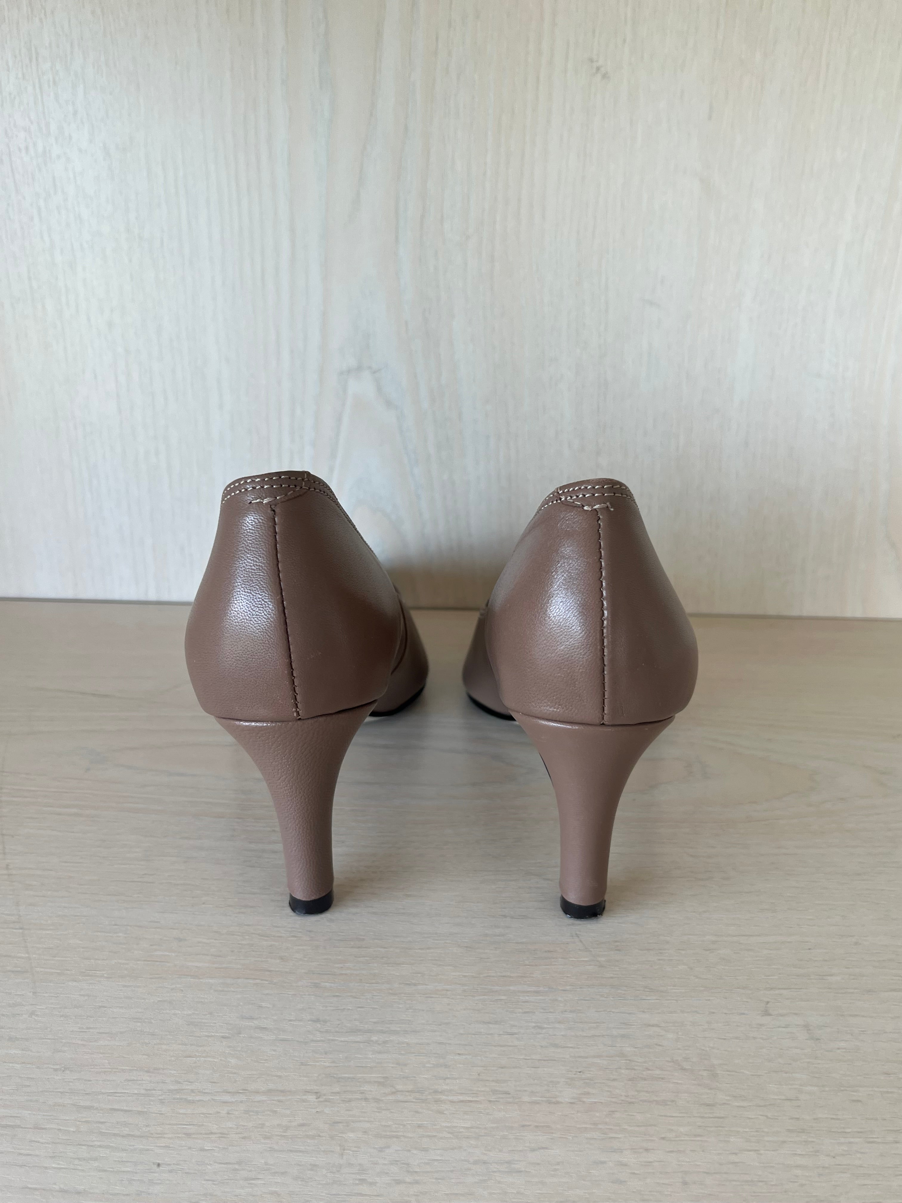 Bianco leather pumps taupe EU 38 – pointed toe, kitten heel, very good condition