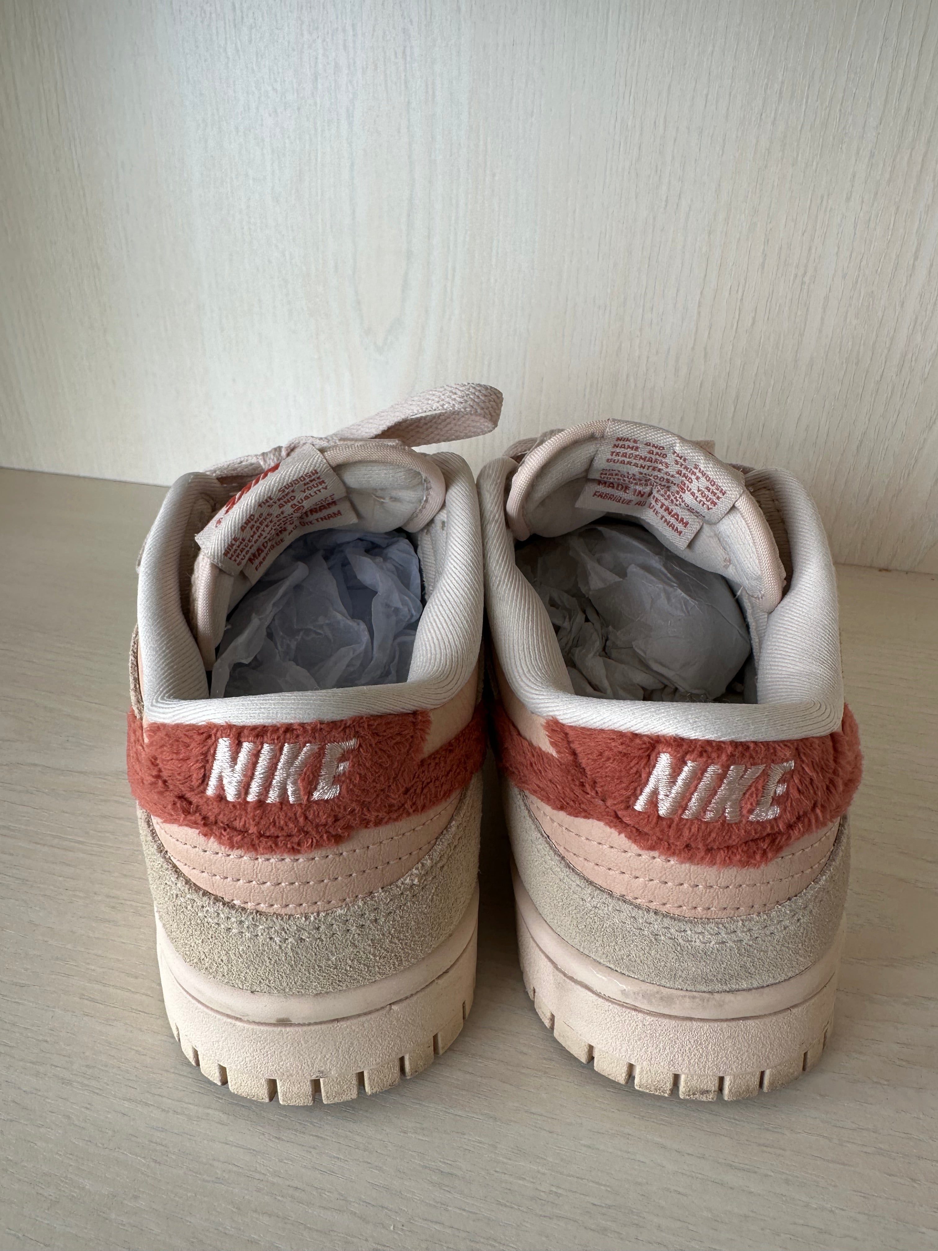 Nike Dunk Low “Terry Swoosh” W 6.5 Beige/Mars Stone – Very Good Condition