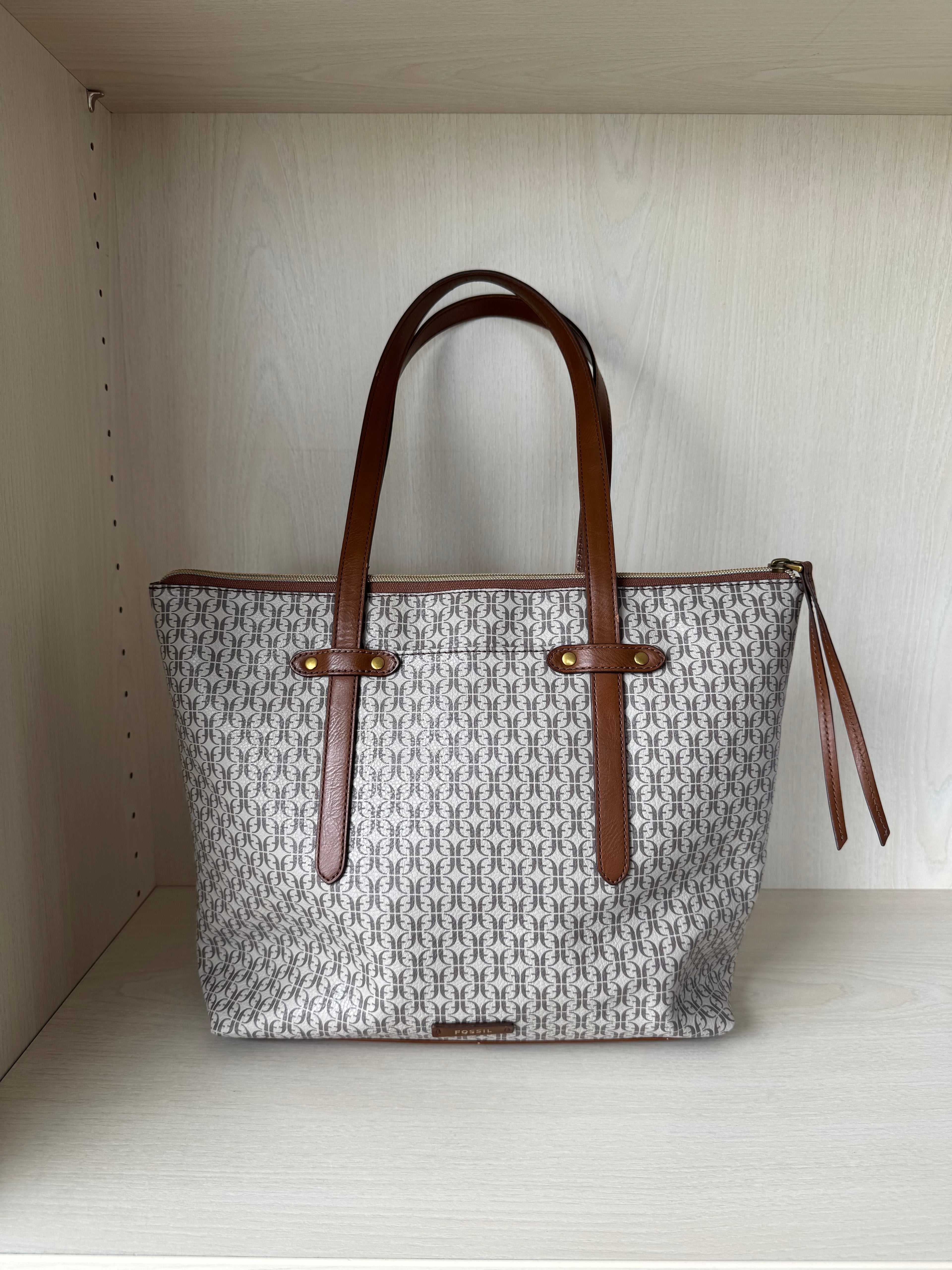 Fossil Jacqueline Tote Heritage Monogram Beige Canvas Mittel, guter Zustand