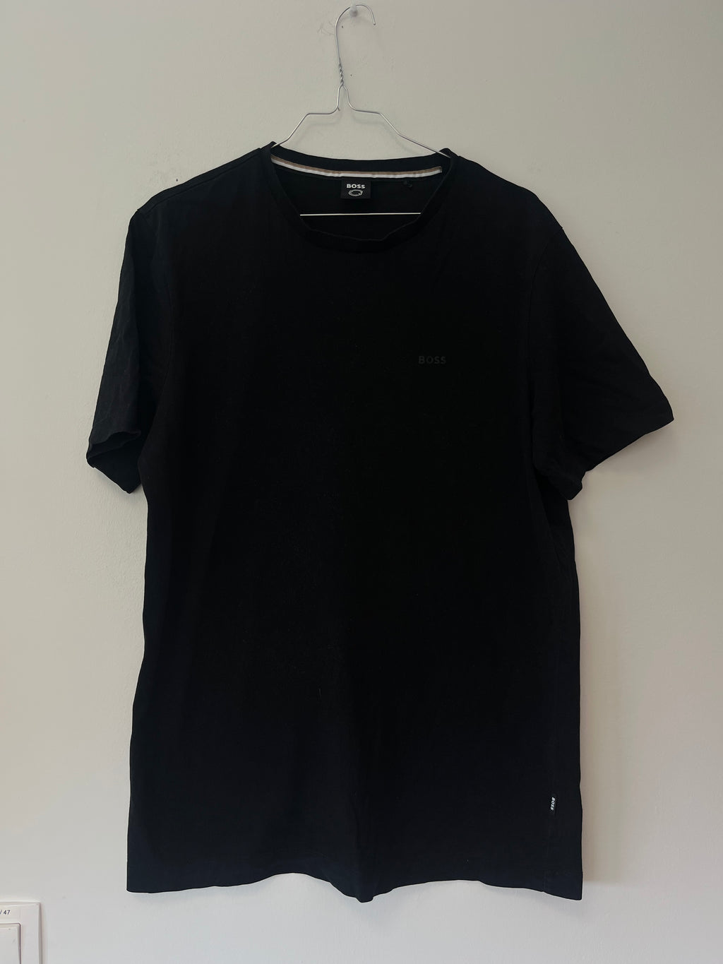 HUGO BOSS Classic Crew Neck T-Shirt – Black, Size M, Very Good Condition