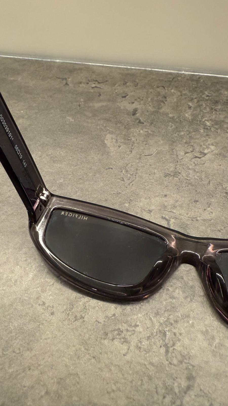 Tommy Hilfiger Jules Sunglasses | Smoke Grey | Acetate | 56-19-143 | Good