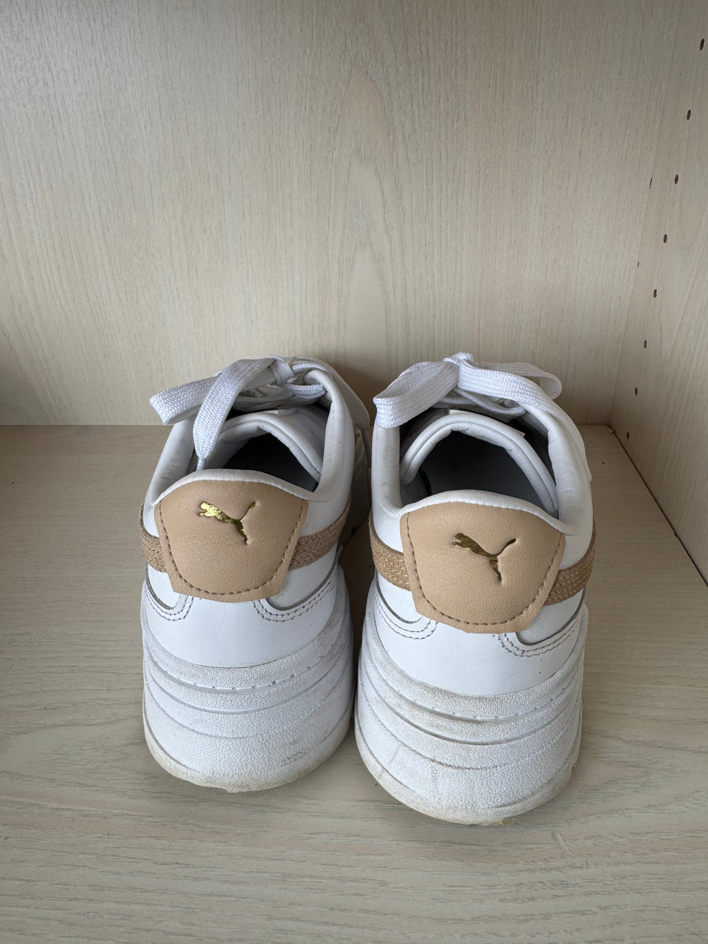 PUMA Mayze Stack Plateausneaker | EU 39 | Weiß/Light Sand | Guter Zustand