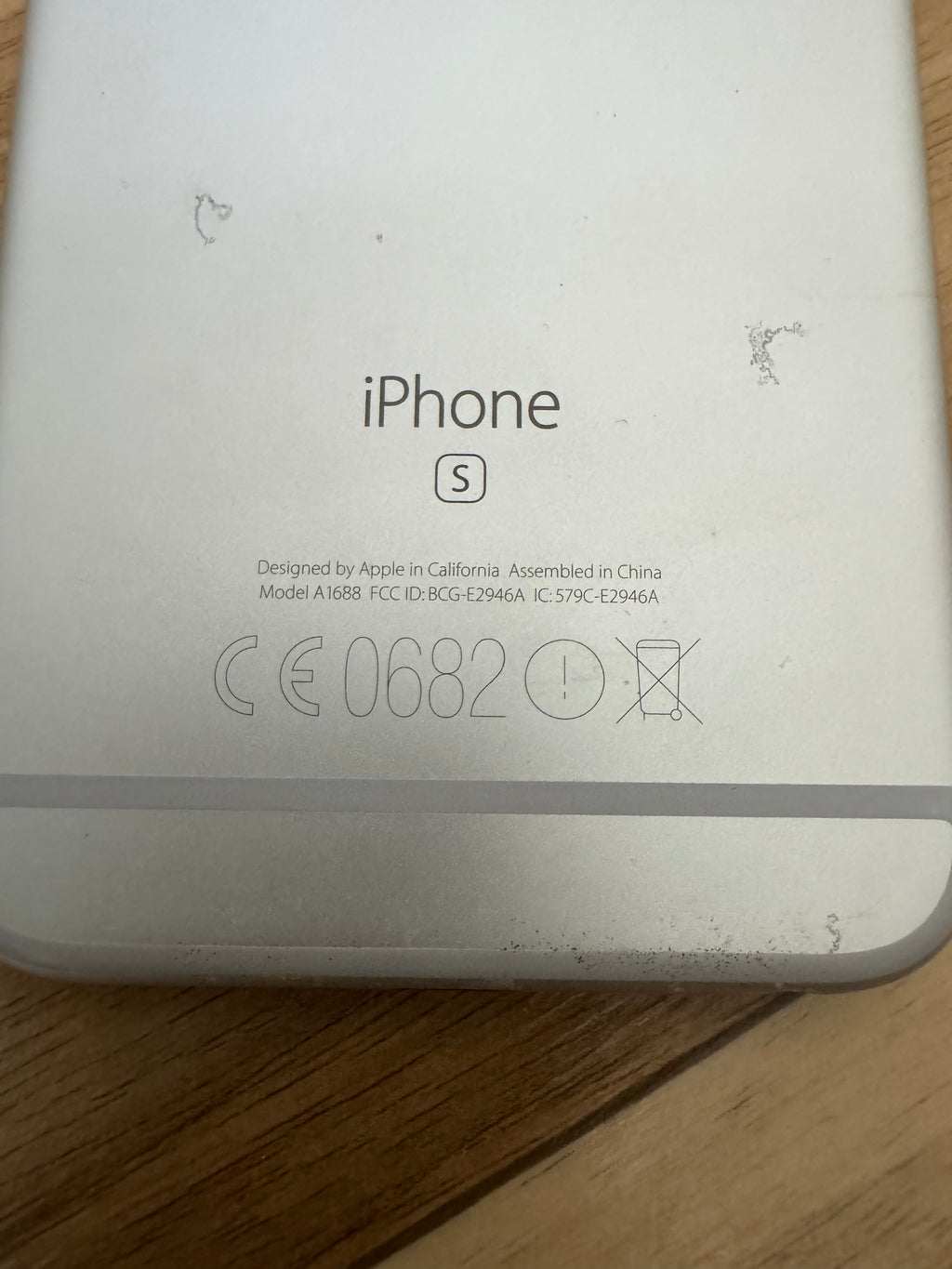Apple iPhone 6s – 64GB, Silber, Modell A1688, Zustand: Stark gebraucht