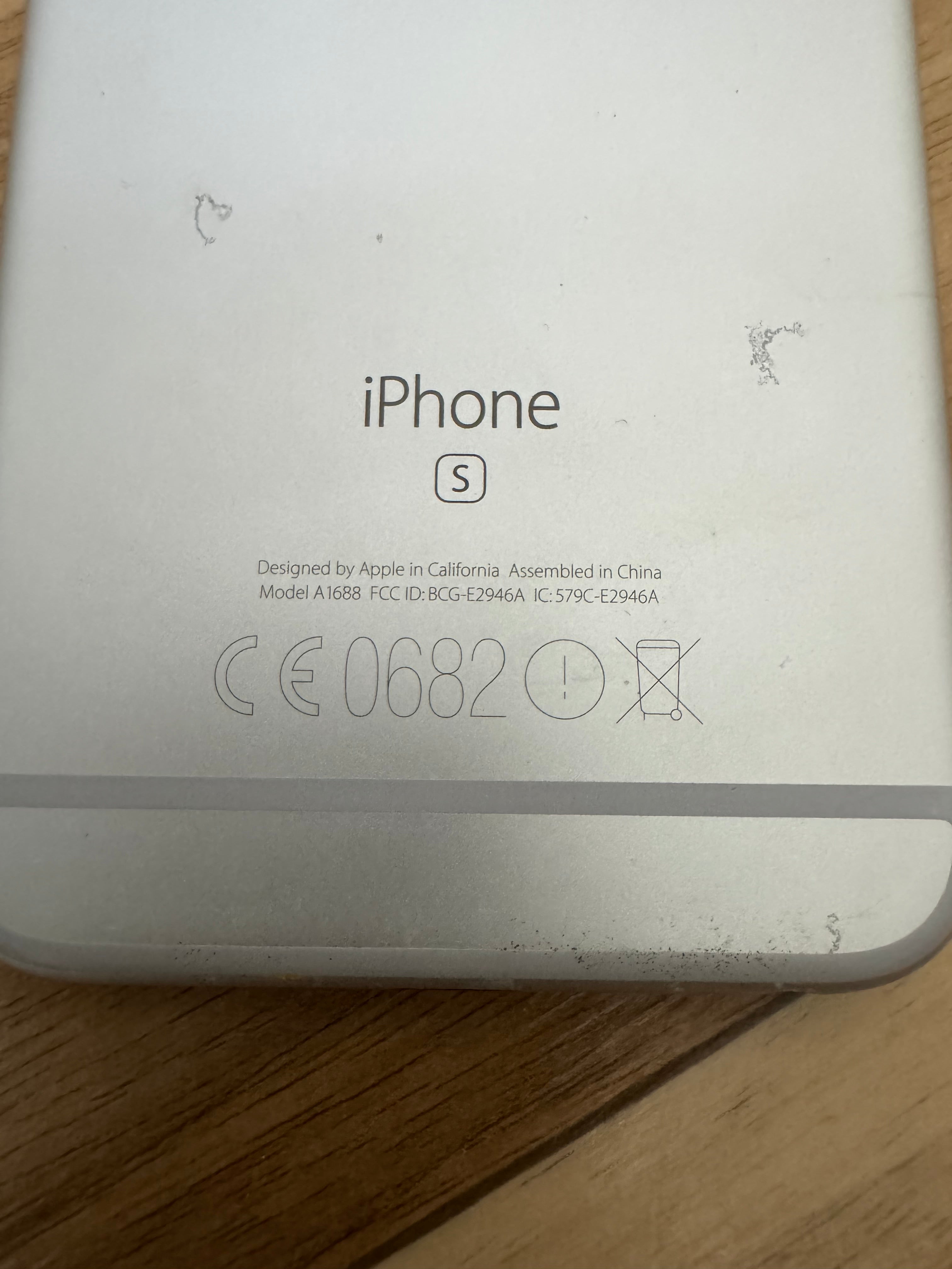 Apple iPhone 6s – 64GB, Silber, Modell A1688, Zustand: Stark gebraucht