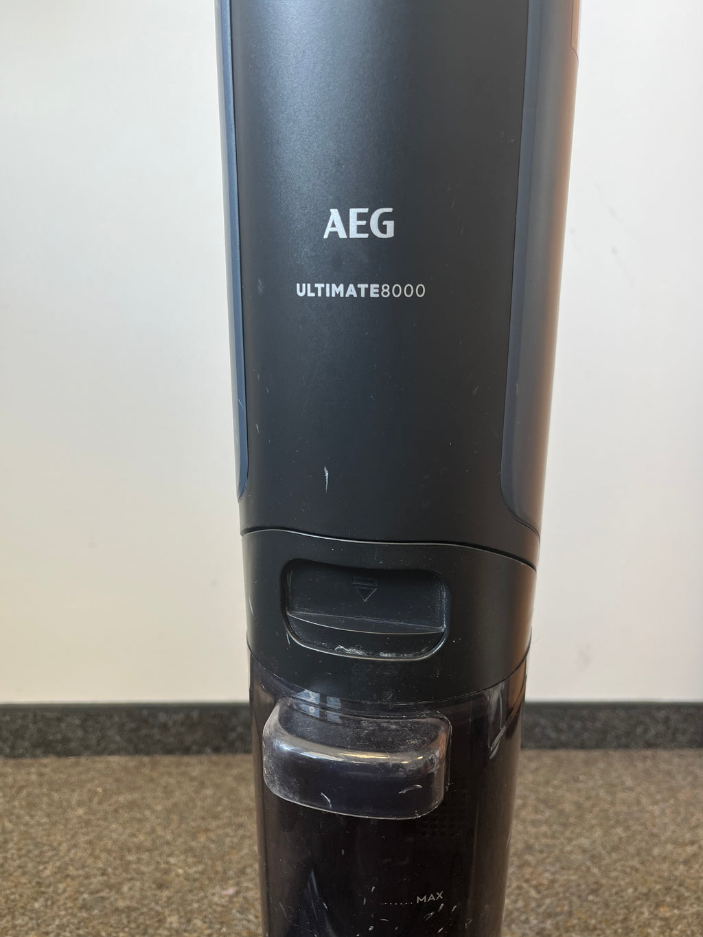 AEG Ultimate8000 Cordless Wet & Dry Stick Vacuum-Mop, Black, Medium, Good Condition