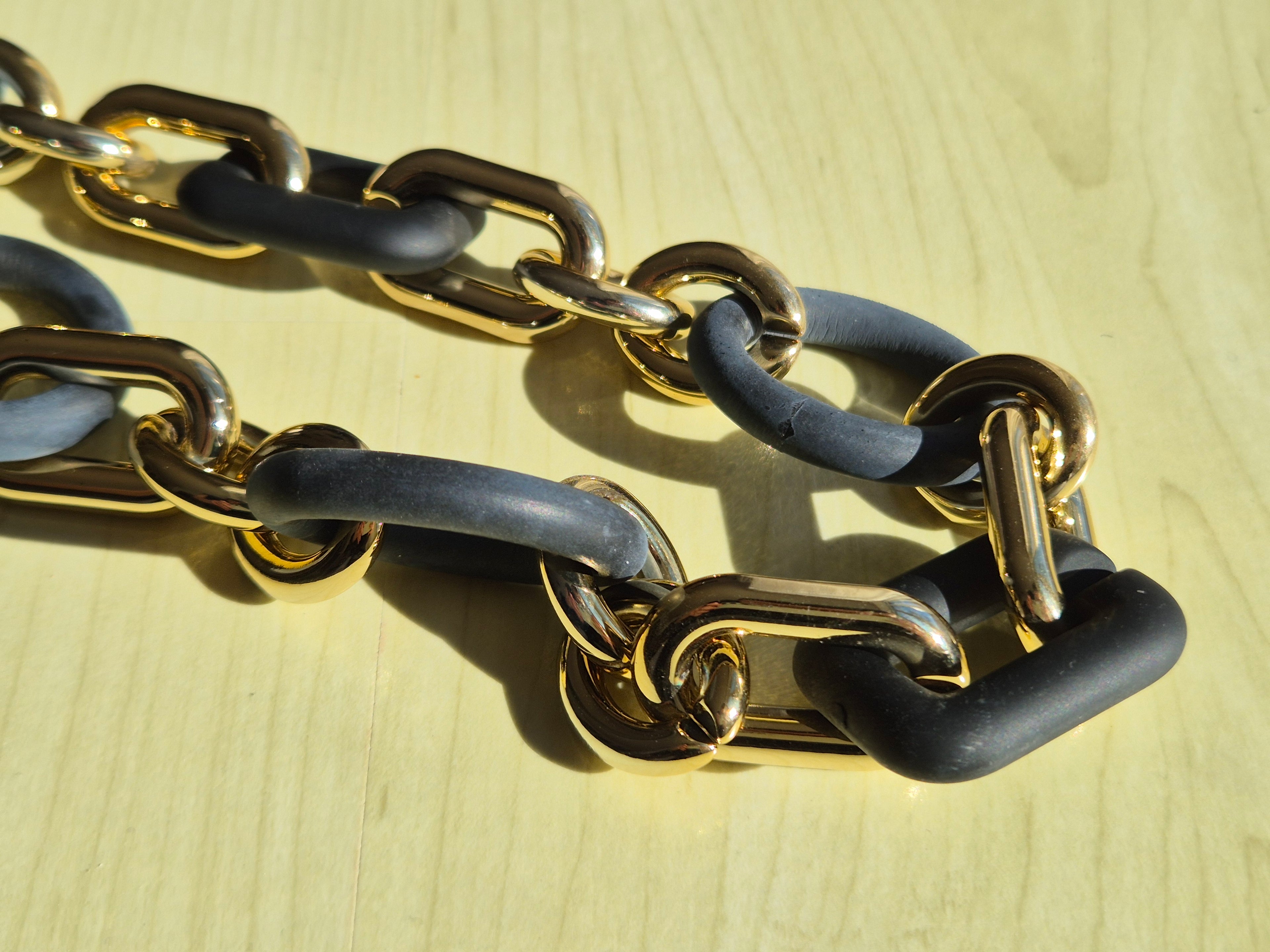 PONO by Joan Goodman Statement Kette Schwarz Gold, 45 cm, Guter Zustand