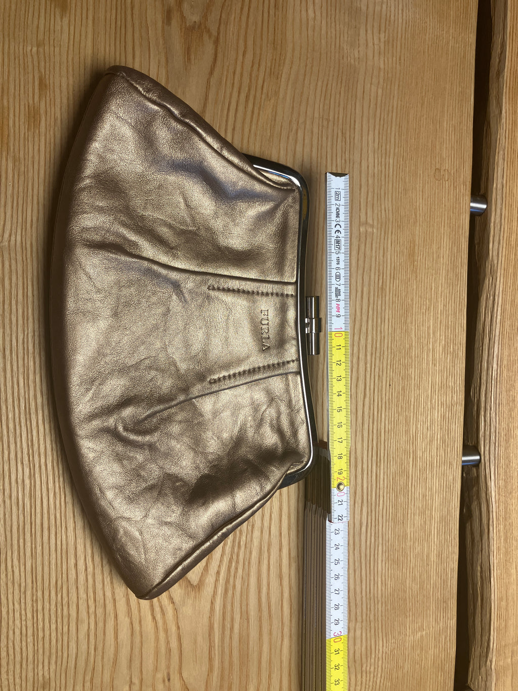 Furla Metallic Bronze Leder Clutch 25cm Kiss-Lock, Zustand Gut