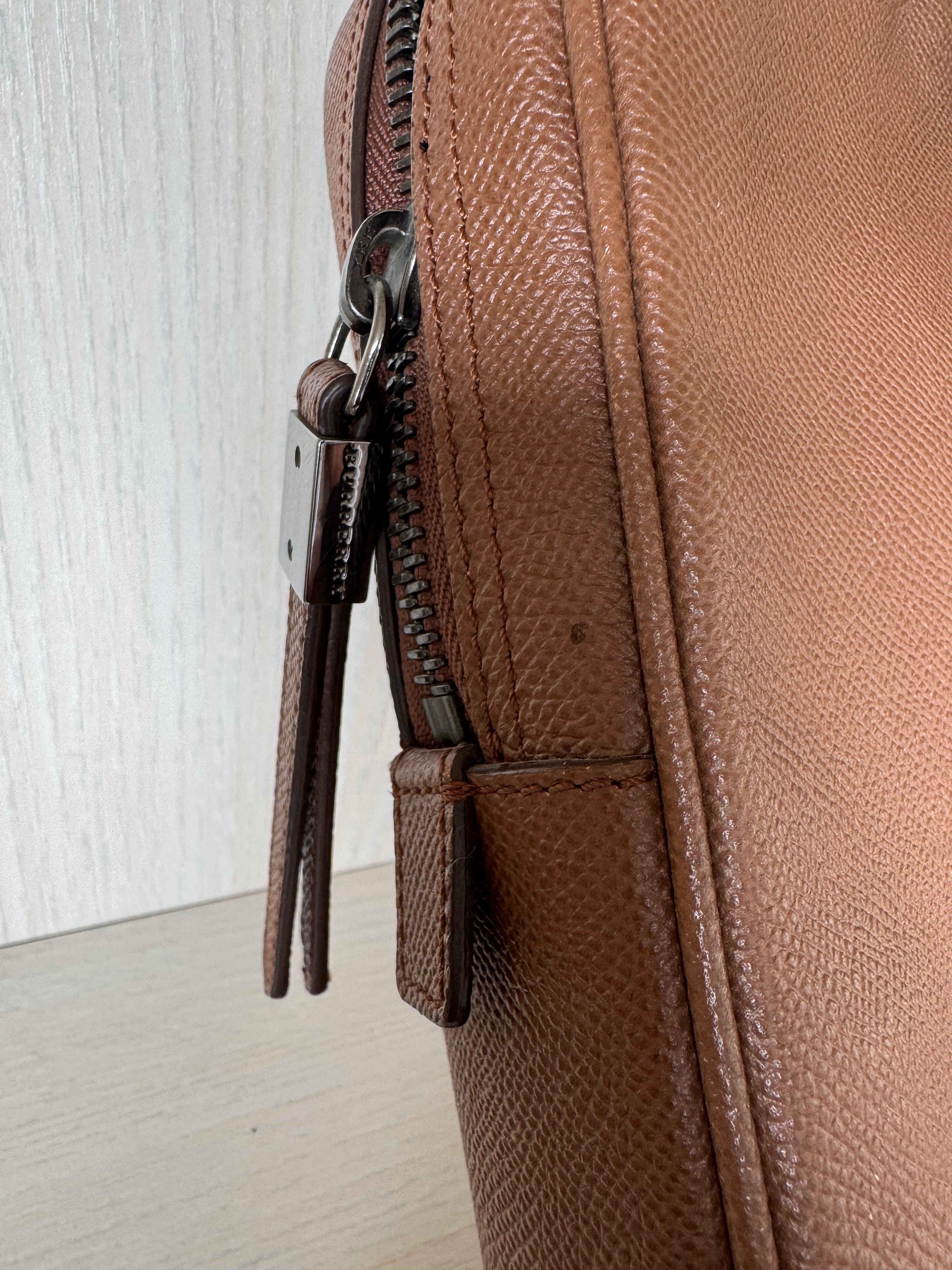 Burberry Leder Aktentasche Braun Medium – Guter Zustand, Staubbeutel, Gurt