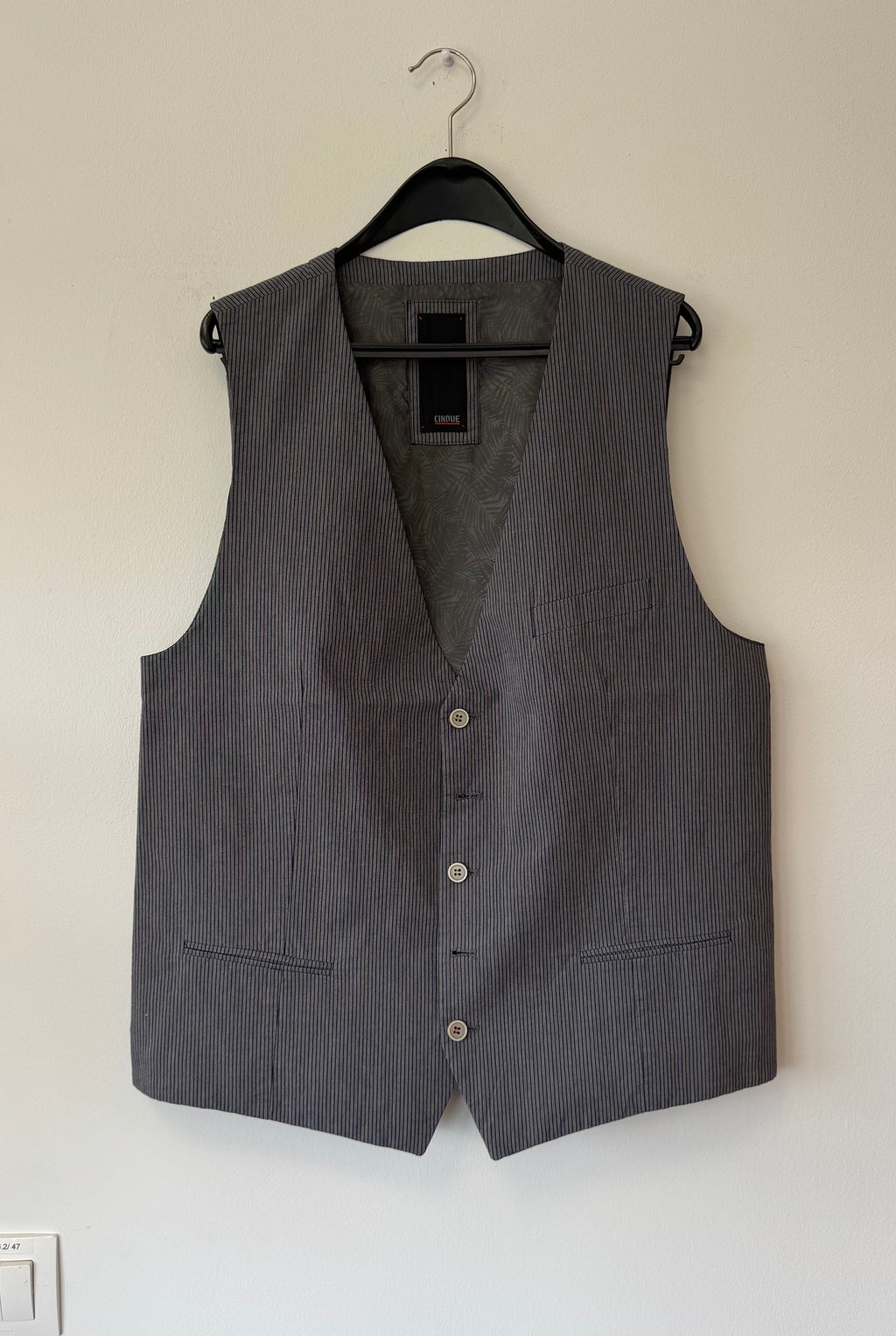 Cinque men’s pinstripe seersucker waistcoat light gray EU 54 like new