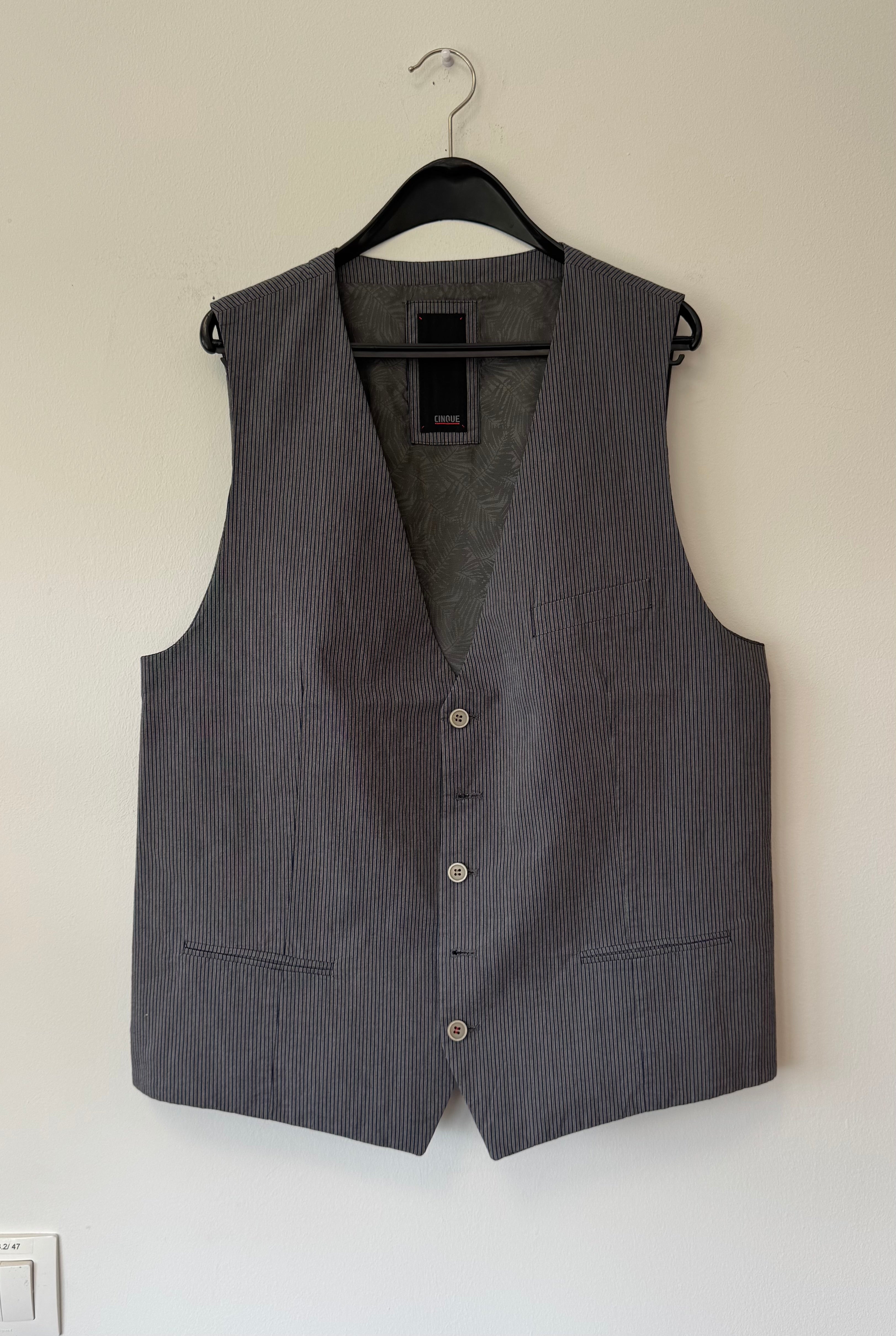 Cinque men’s pinstripe seersucker waistcoat light gray EU 54 like new