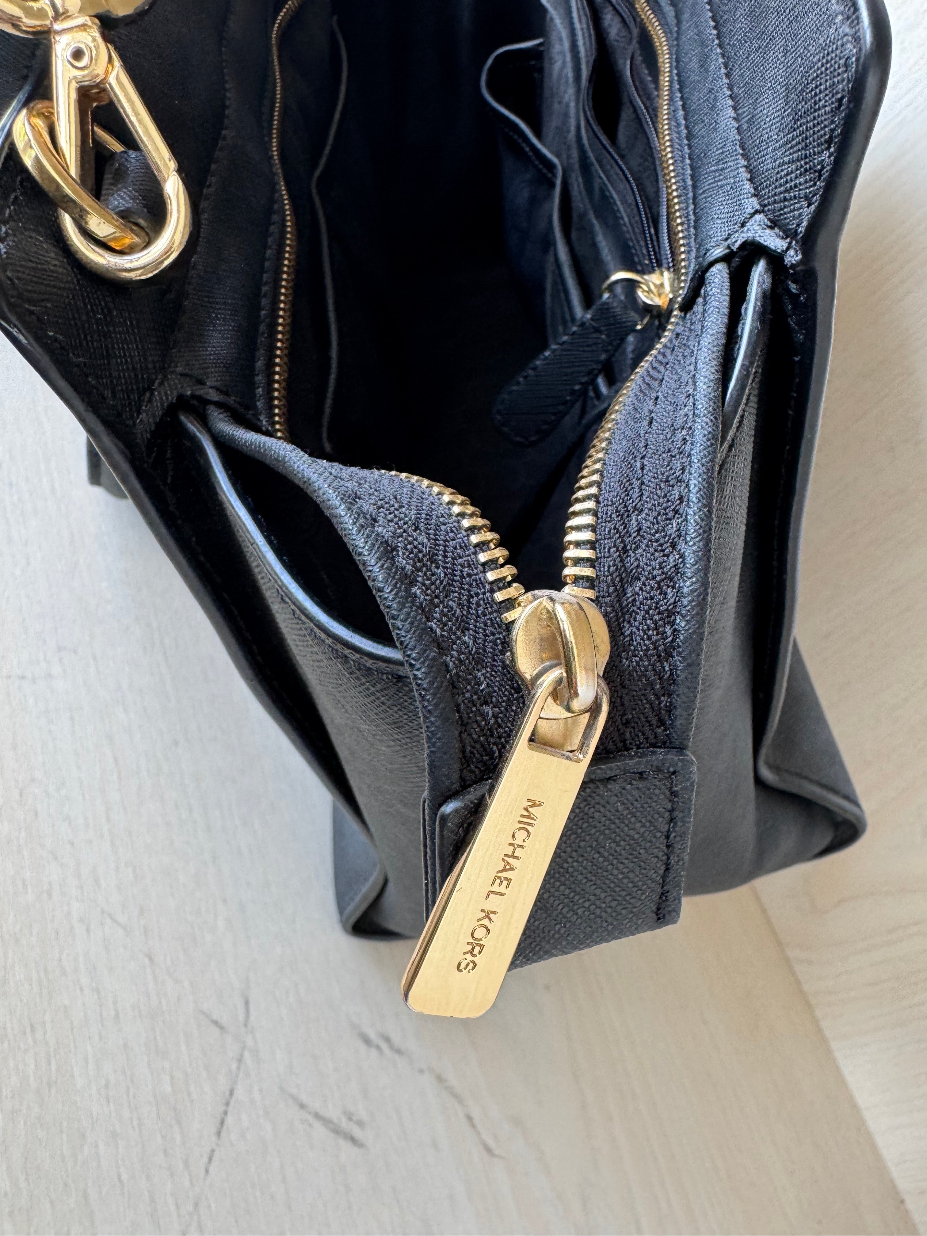 Michael Kors Selma Medium Satchel – Saffiano Leder, Schwarz, Gebraucht