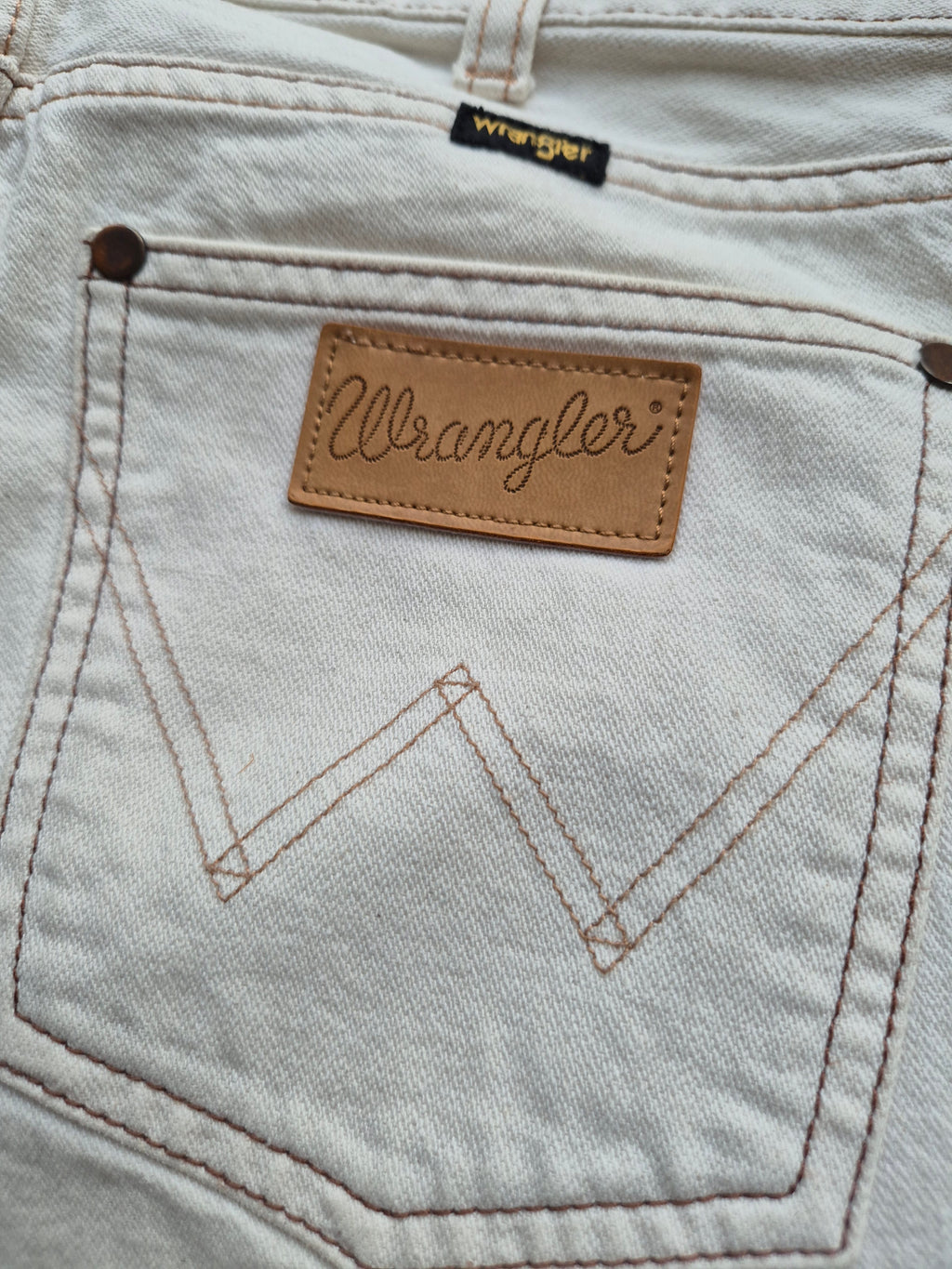 Wrangler Retro High-Rise Straight Jeans W29 L32 – Weiß, guter Zustand