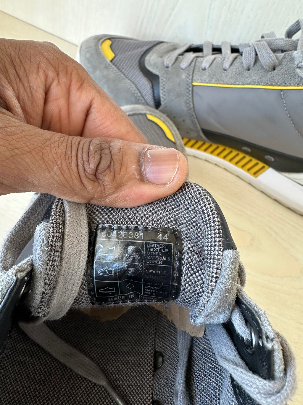 BOSS Icelin_Runn Sneaker – Grau/Gelb, Gr. 44, Guter Zustand