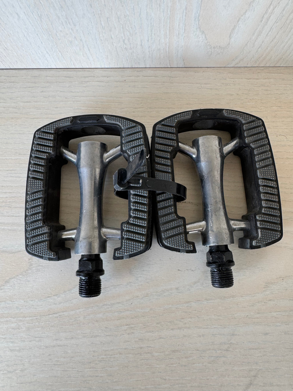 VP VP-191 Trekking Platform Pedals w/ Reflectors – Very Good Condition