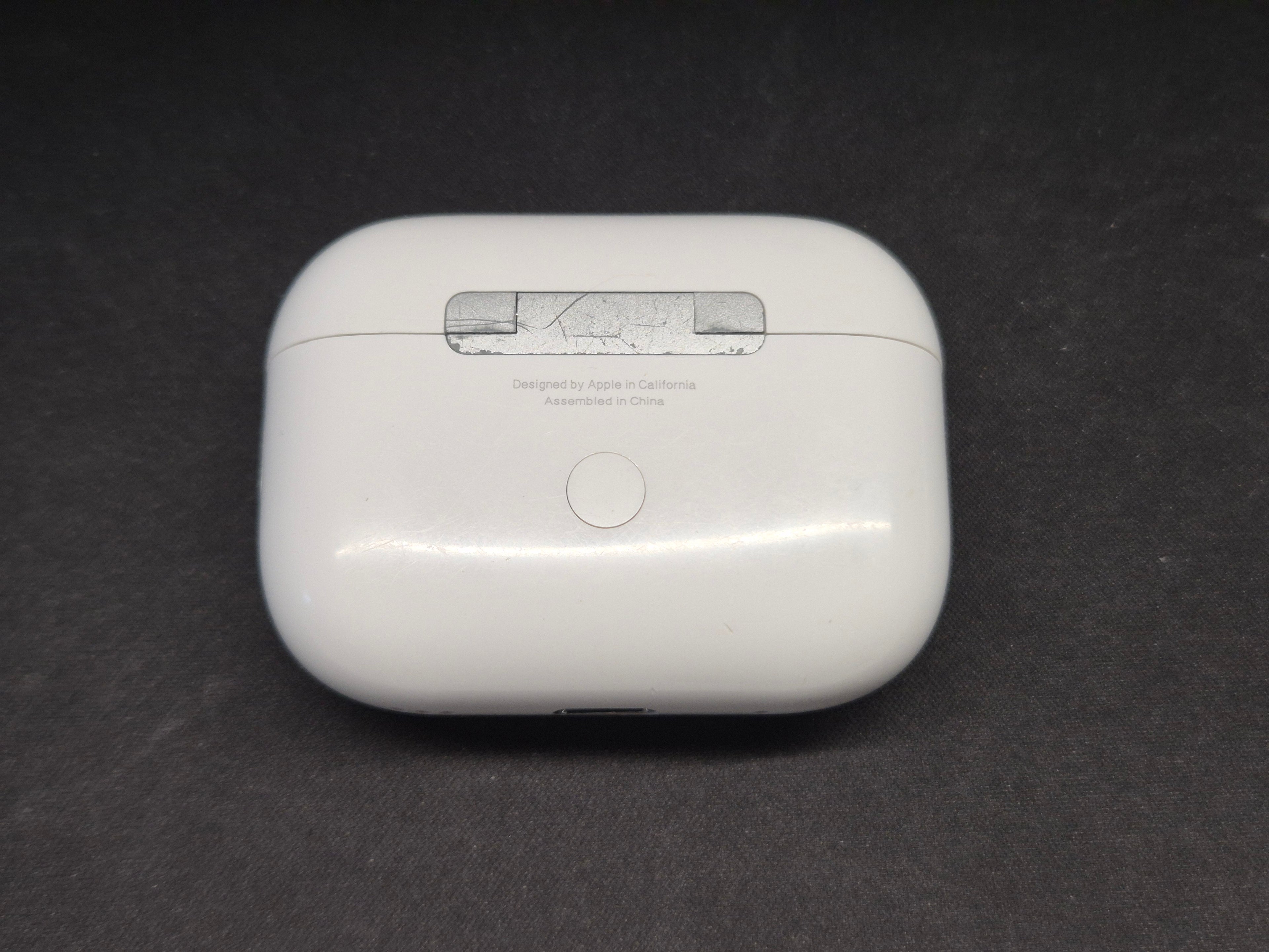 Apple AirPods Pro 2nd Gen White MagSafe Case Good Condition + Extra Ear Tips
