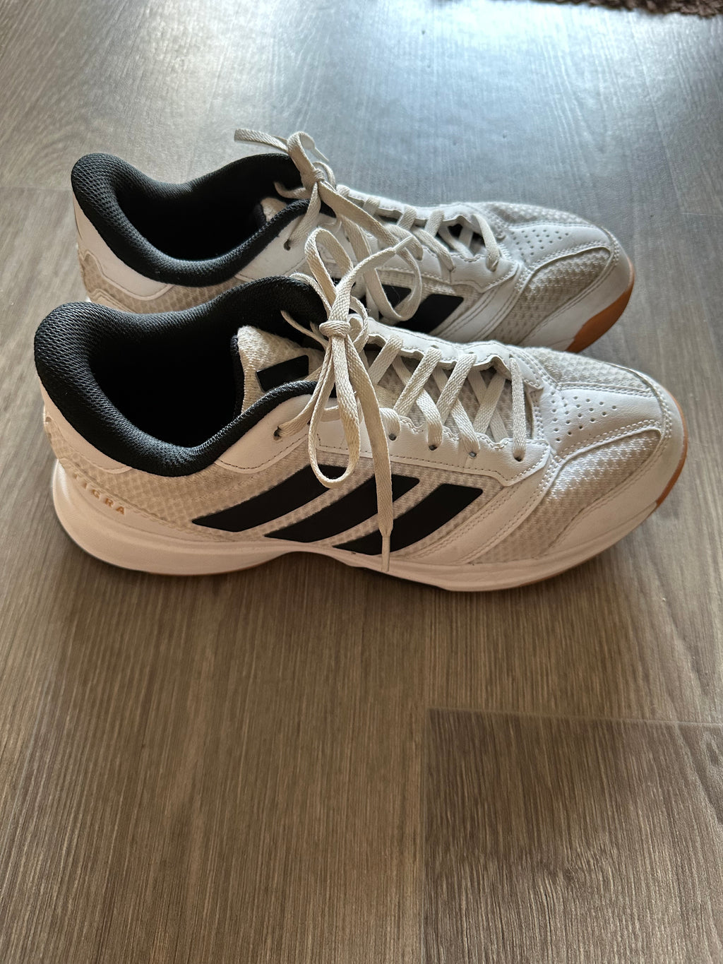 adidas Ligra 8 indoor court shoes White EU 42 – very good condition