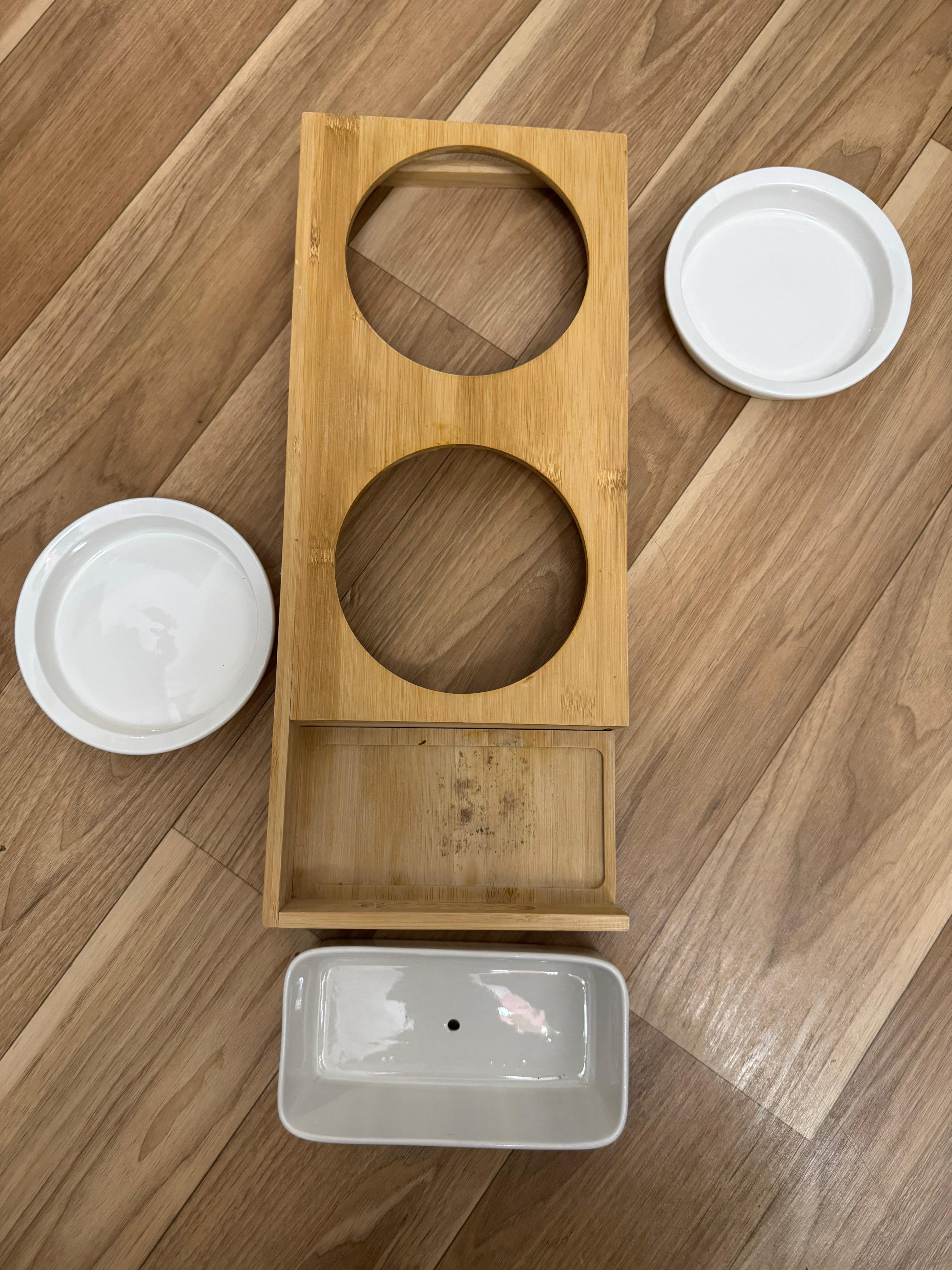 EveryYay Elevated Bamboo Pet Feeder with 2 Ceramic Bowls, 15x7x2cm, Good Condition