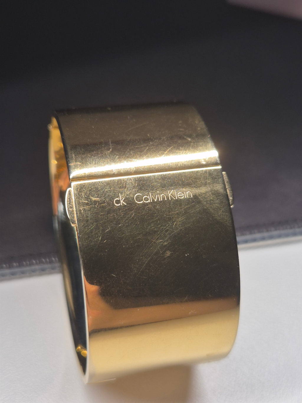 Calvin Klein K34234-00 Damen Cuff Uhr – Edelstahl, Gold, Gut, Batterie nötig
