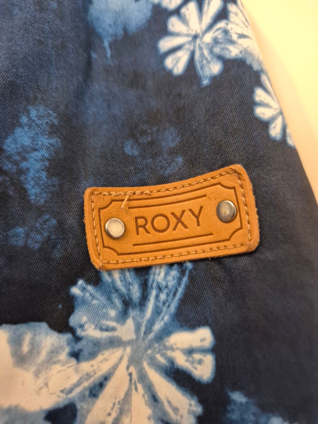 Roxy Damen Snowboardjacke DryFlight 10K, Blau Floral, Gr. S, Sehr Gut