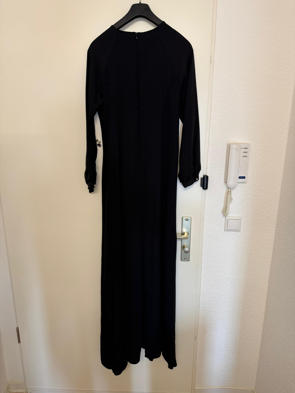 Elegantes Famelin Maxi-Abendkleid schwarz, Gr. 44, Vintage-Stil, Brosche