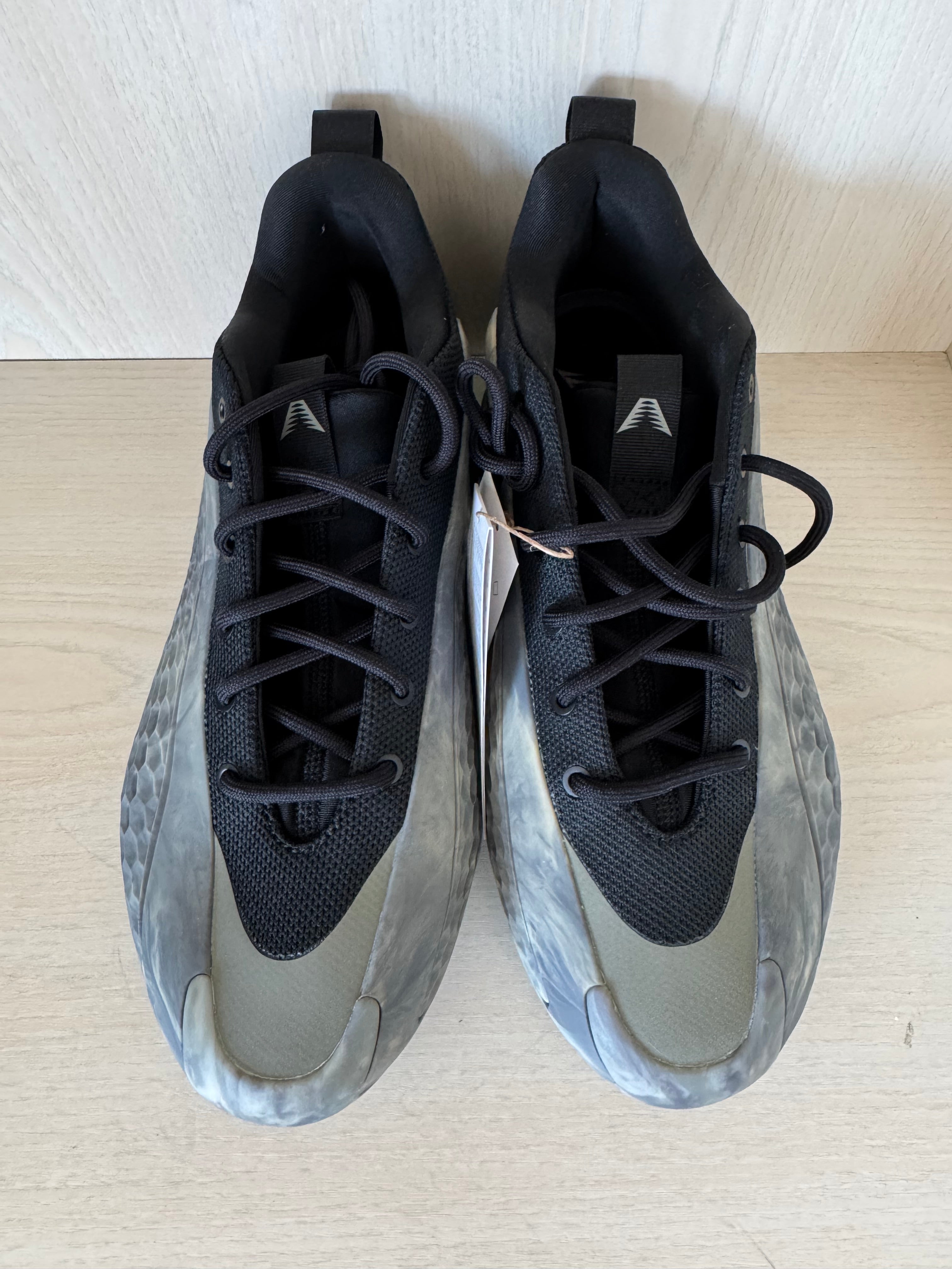 Adidas Anthony Edwards 1 Low Sneakers 42 EU Schwarz/Grau Neu