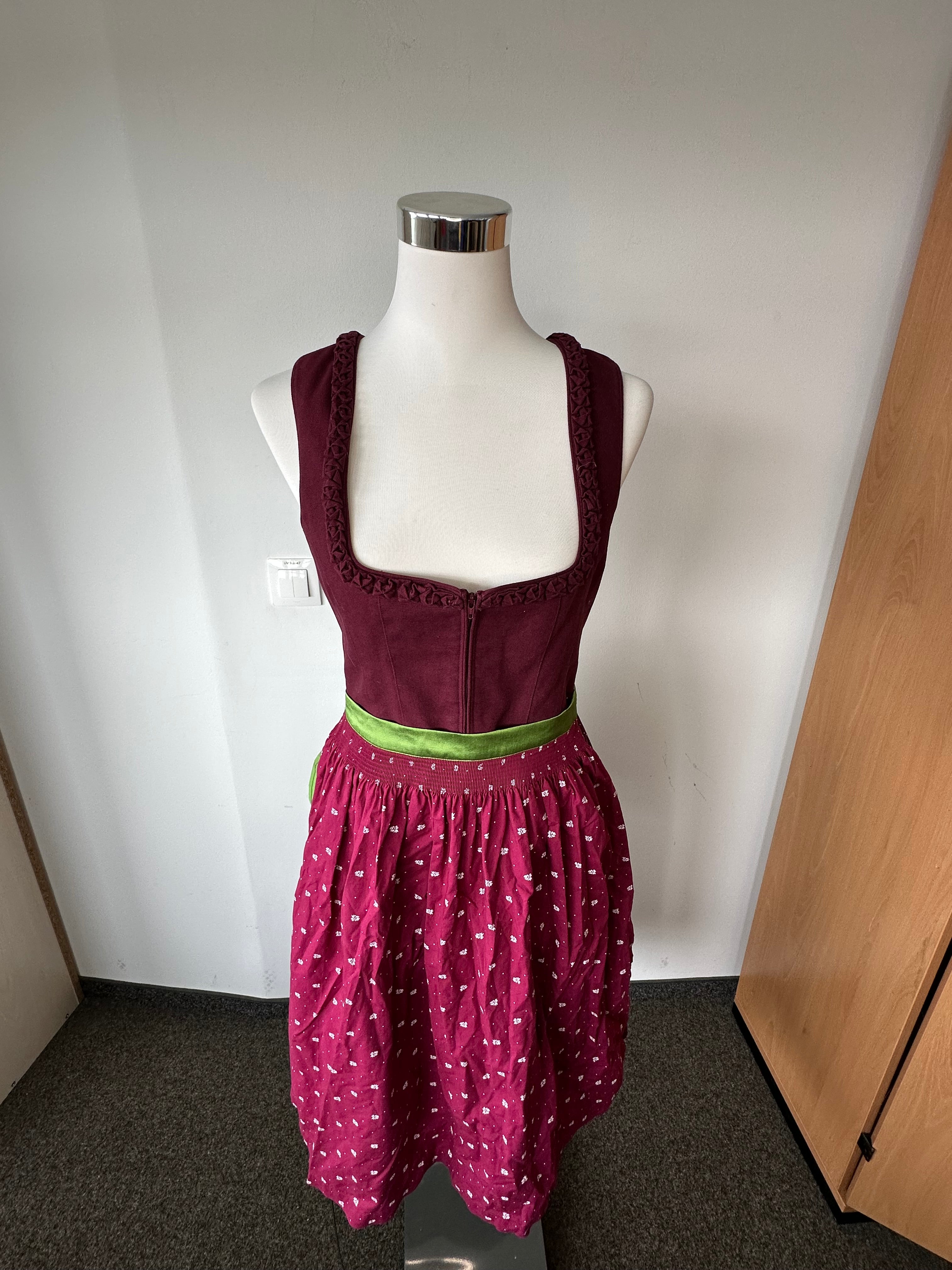 Midi Dirndl with 2 Aprons, EU 38, Maroon Polka Dot, Very Good Condition