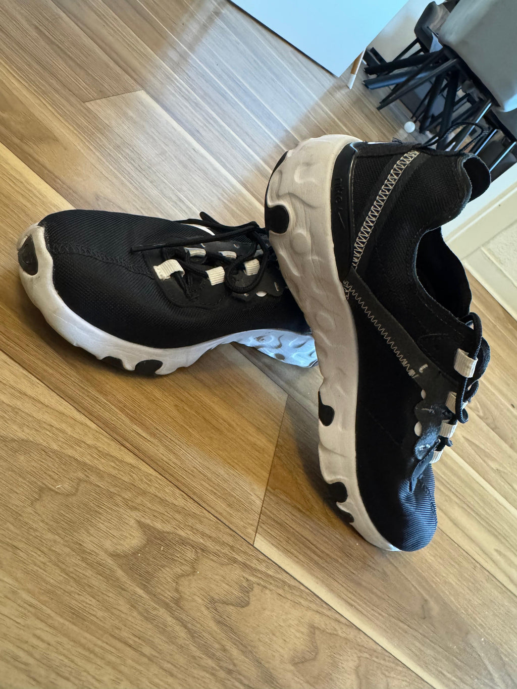 Nike Renew Element 55 | EU 38.5 | Schwarz/Weiß | Sehr guter Zustand