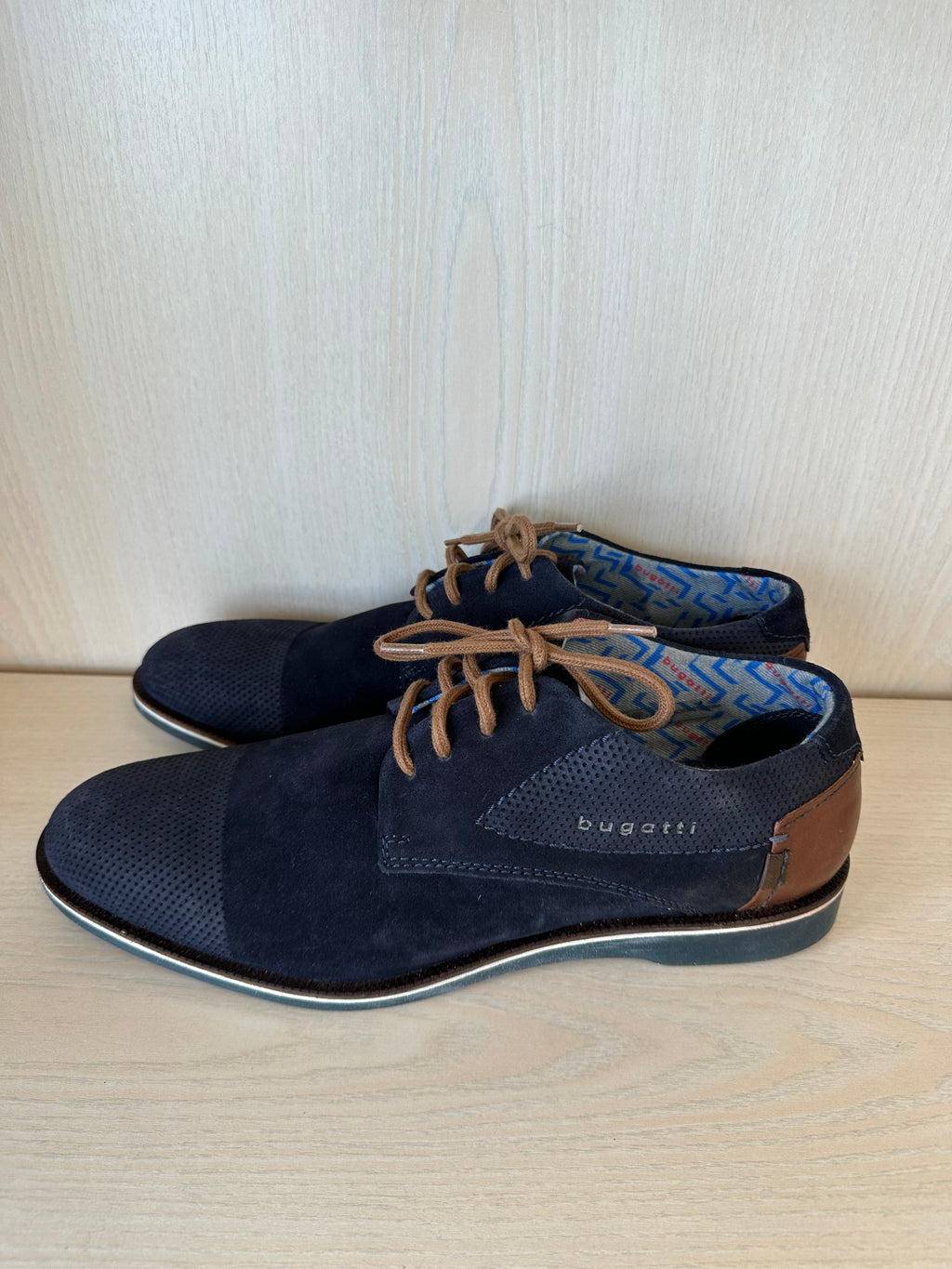 Bugatti Melchiore Derby Dunkelblau Wildleder Gr. 45 – sehr guter Zustand