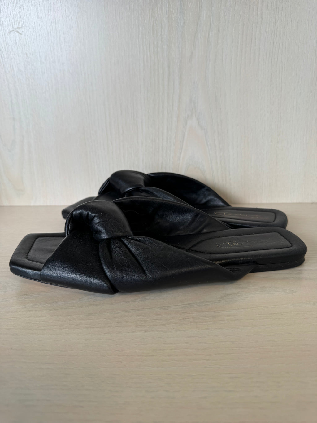 Bianca Di Schwarze Leder Knotensandalen – EU 40, Made in Italy, Gebraucht