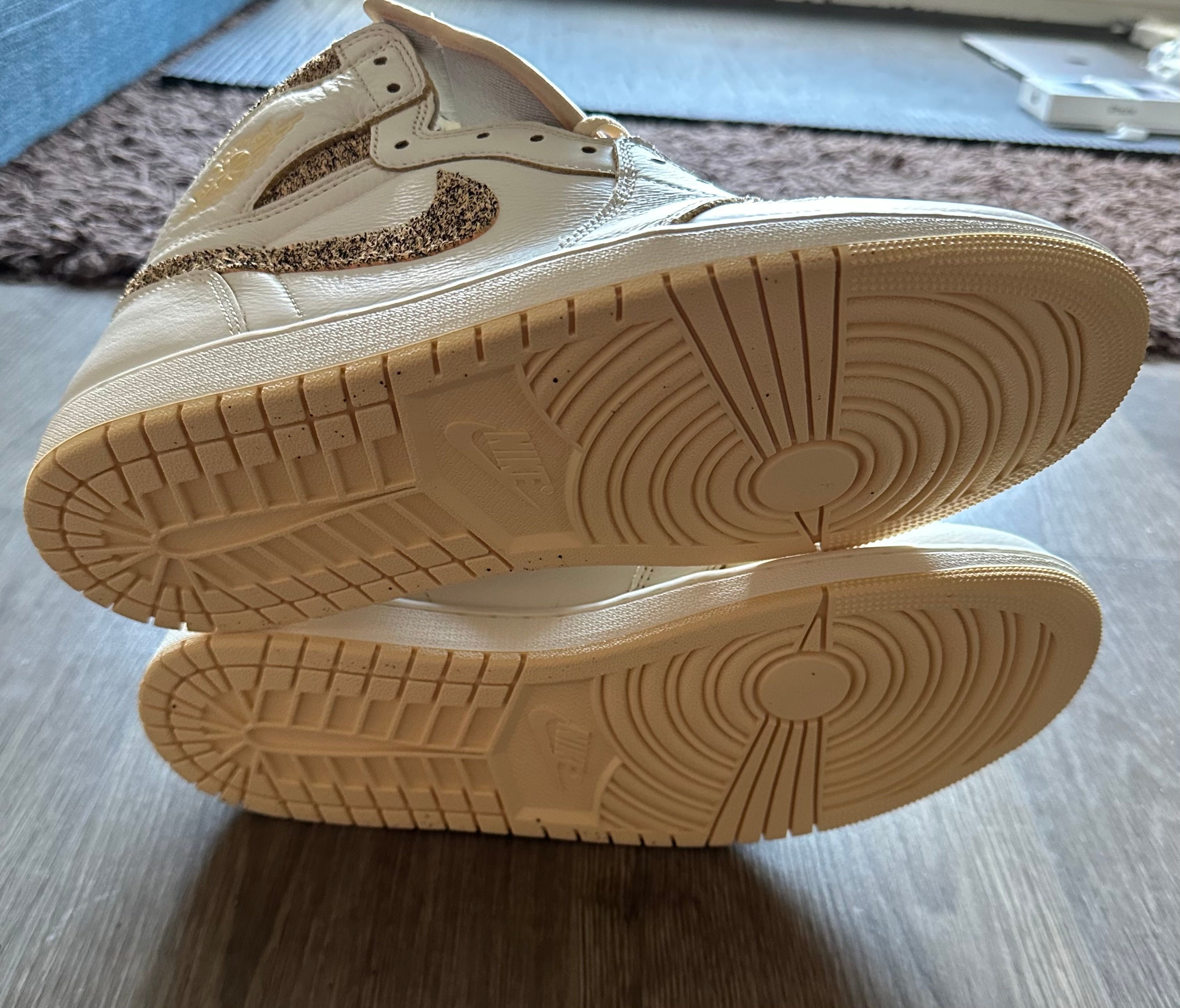 Nike Air Jordan 1 Retro High OG Vibrations of Naija 44.5 Neu OVP