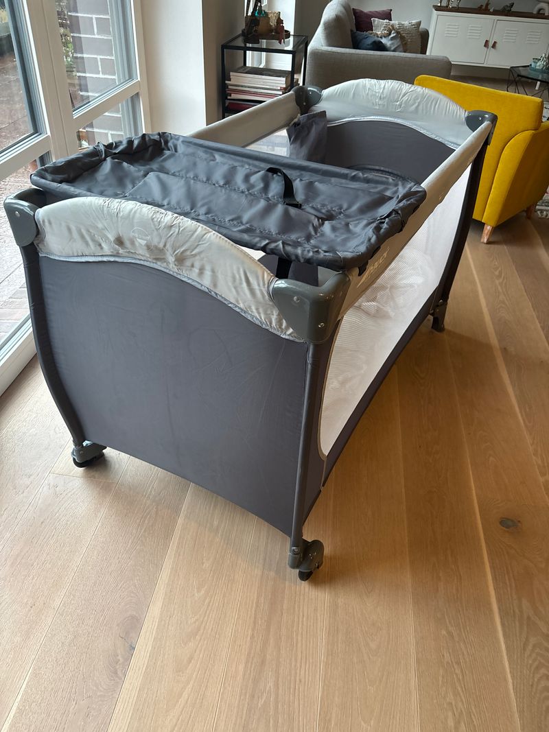Hauck Sleep n Play Center Reisebett – Grau, Wickelauflage & Tasche, sehr gut