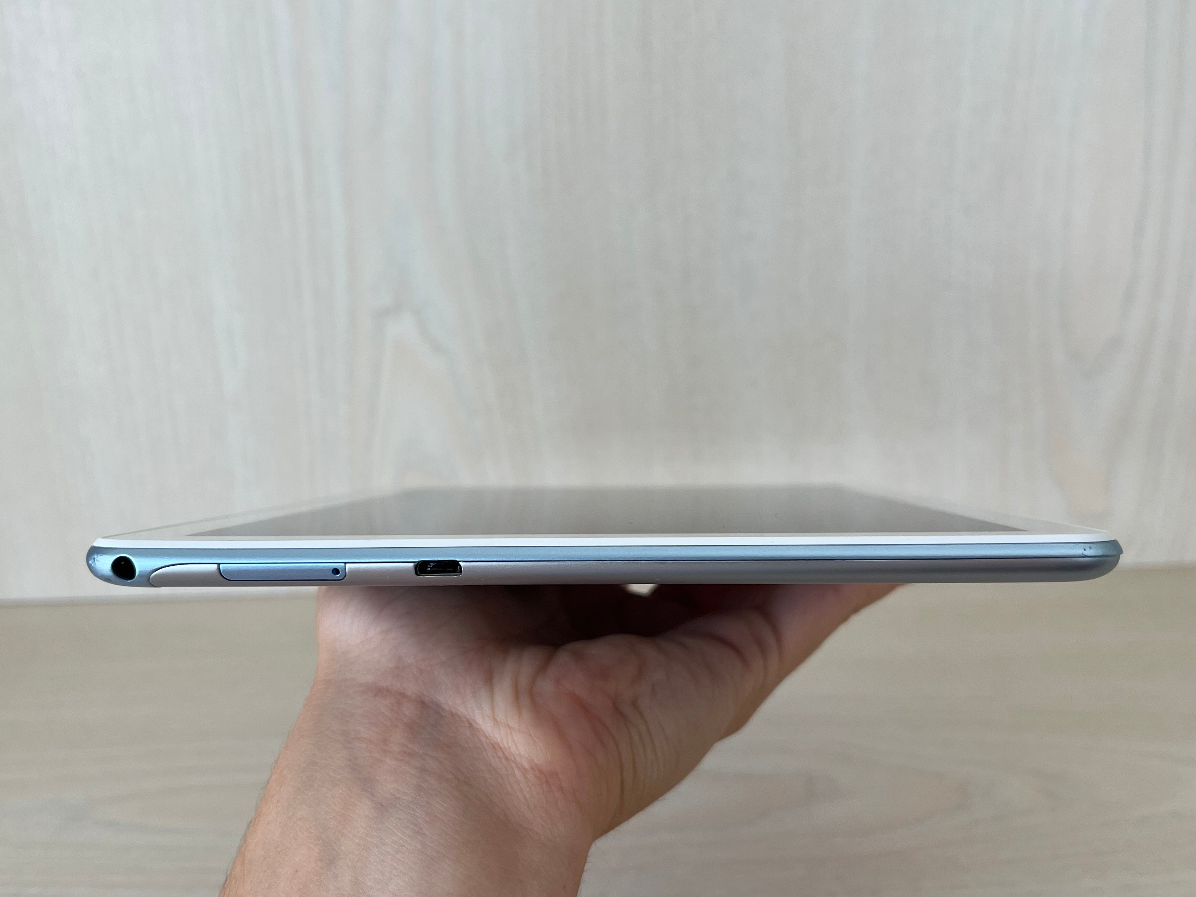 Huawei MediaPad T5 10.1 32GB 3GB RAM Schwarz + Hülle & USB-C Kabel, guter Zustand