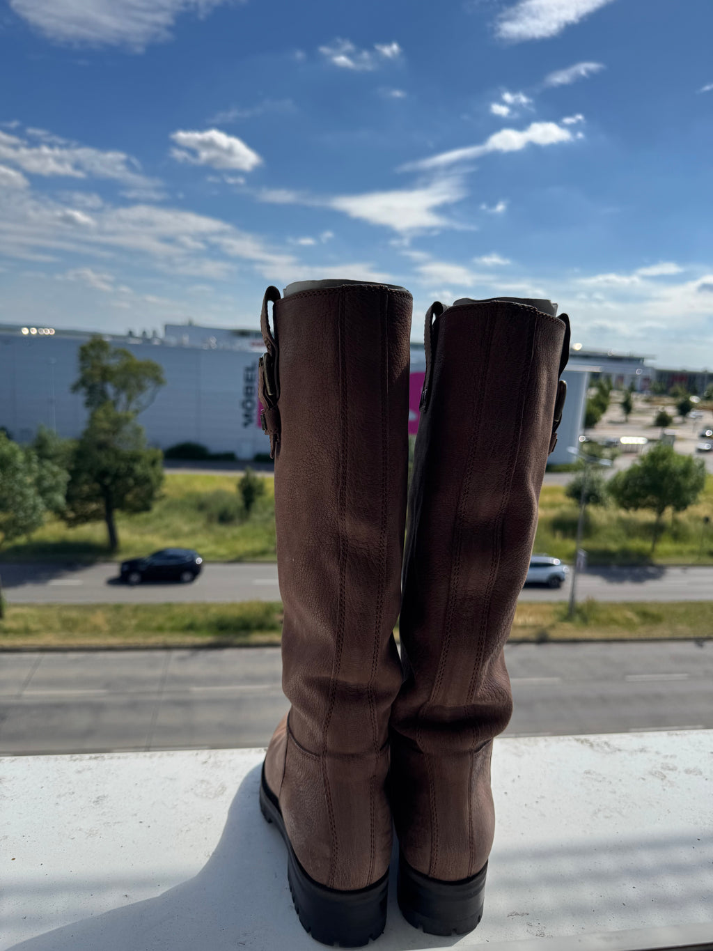 Dolce & Gabbana Knee-High Leather Boots Brown EU 38.5 Good Condition