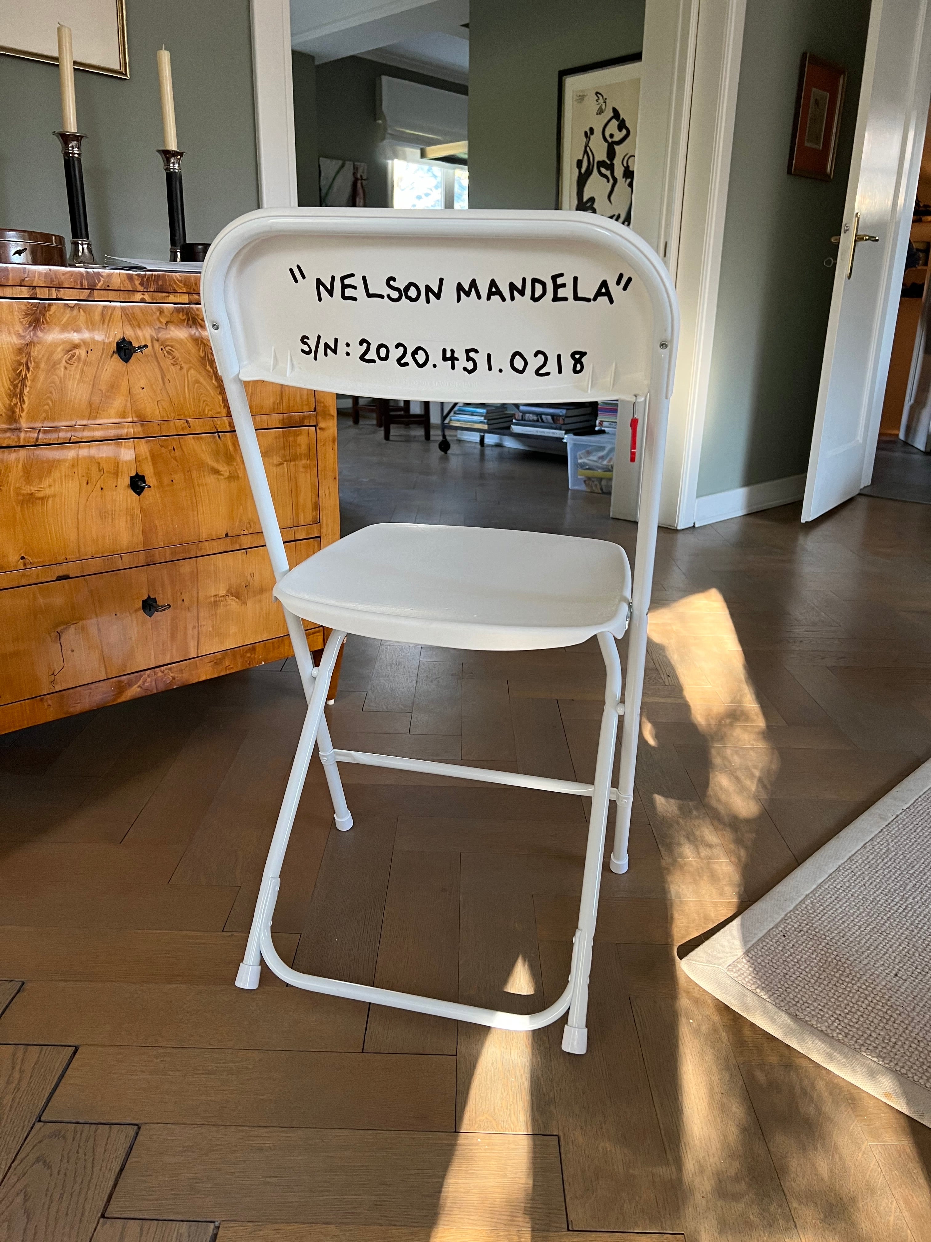 Tom Sachs NASA Chair, Weiß/Rot, signiert, Nelson Mandela, Zertifikat, sehr gut